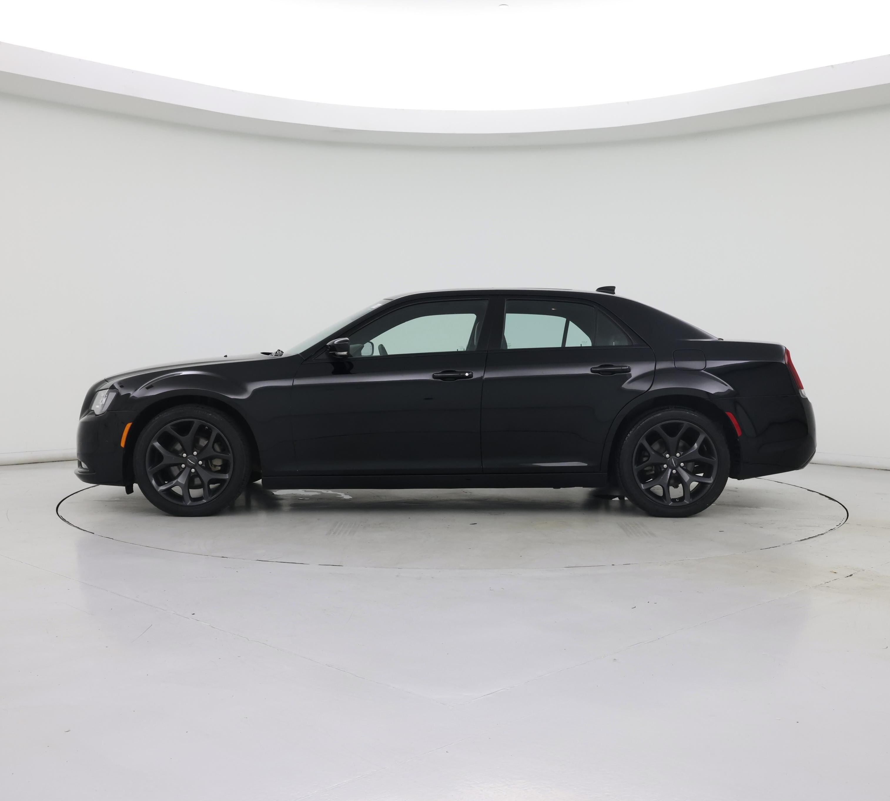 Thumbnail: 2022 Chrysler 300 - 3