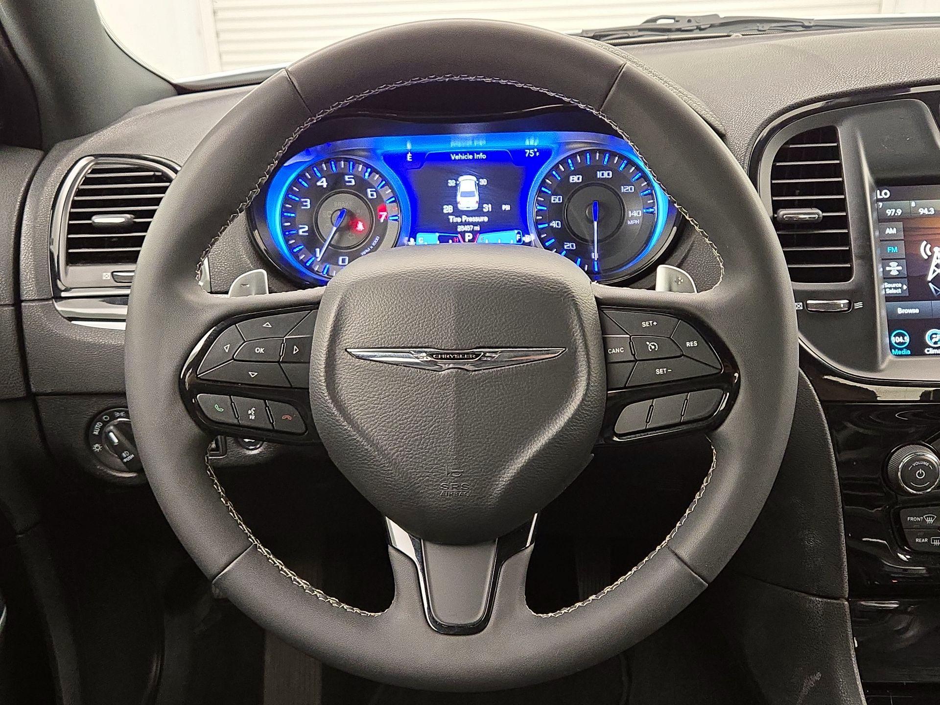 Thumbnail: 2022 Chrysler 300 - 10