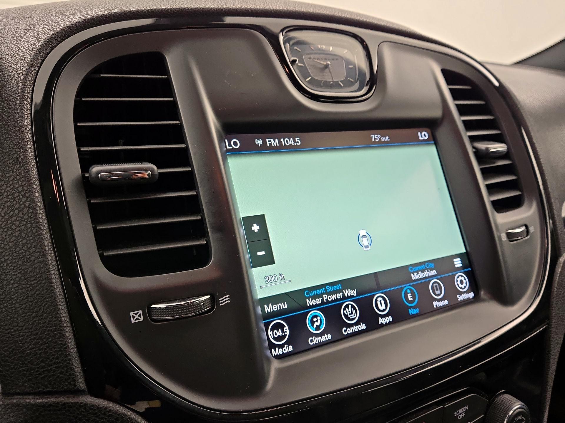 Thumbnail: 2022 Chrysler 300 - 14