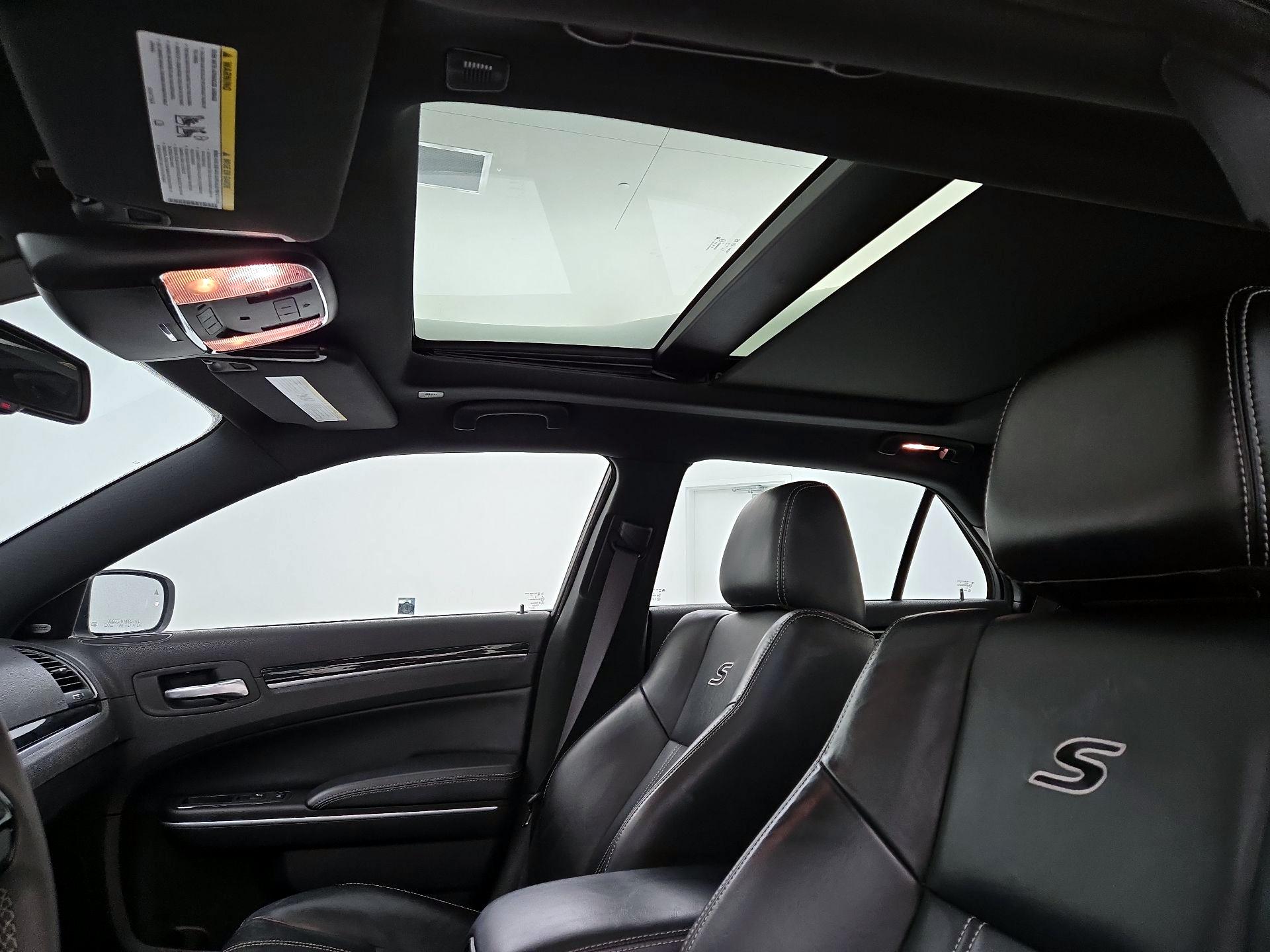 Thumbnail: 2022 Chrysler 300 - 19