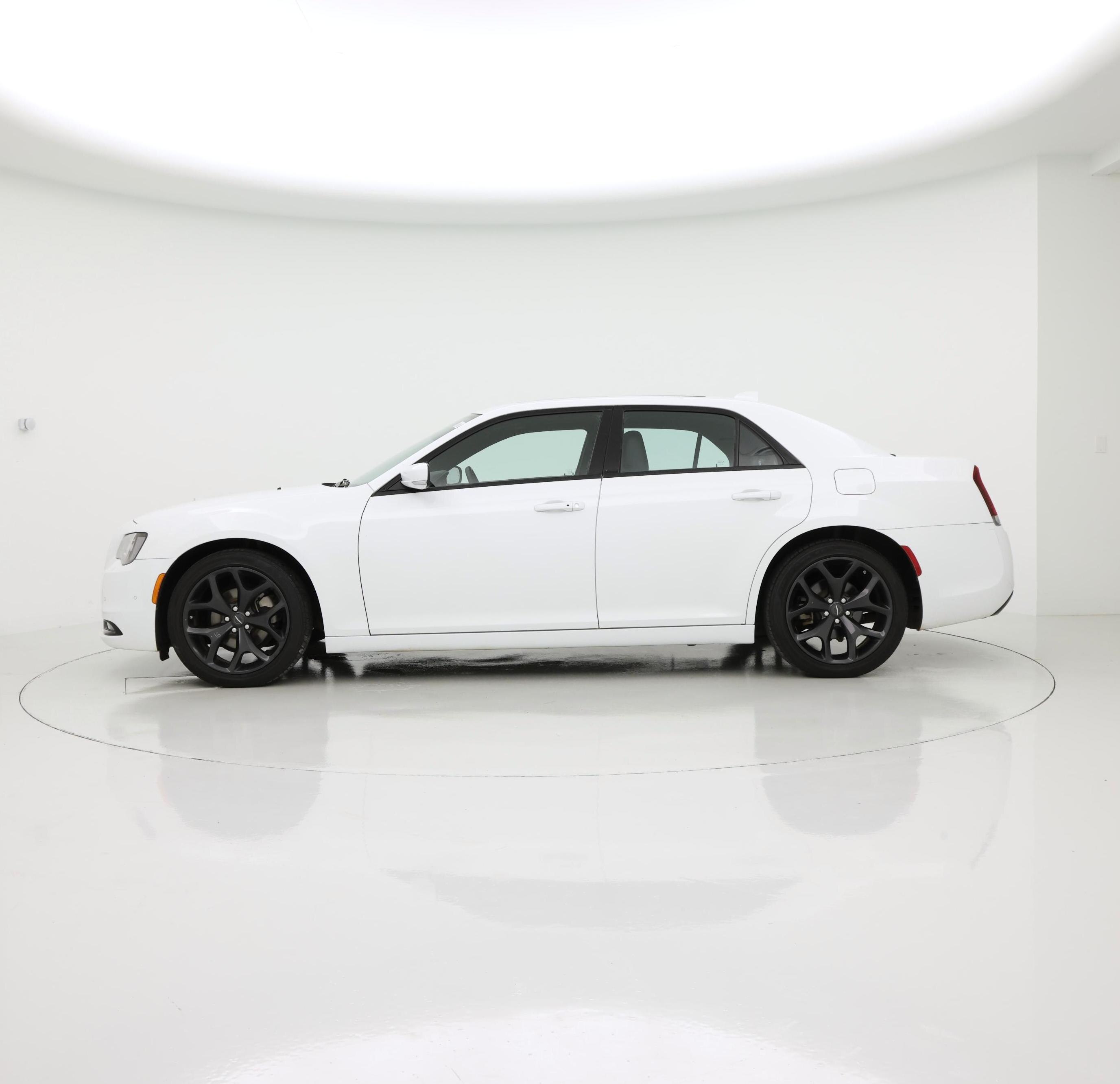 Thumbnail: 2022 Chrysler 300 - 3