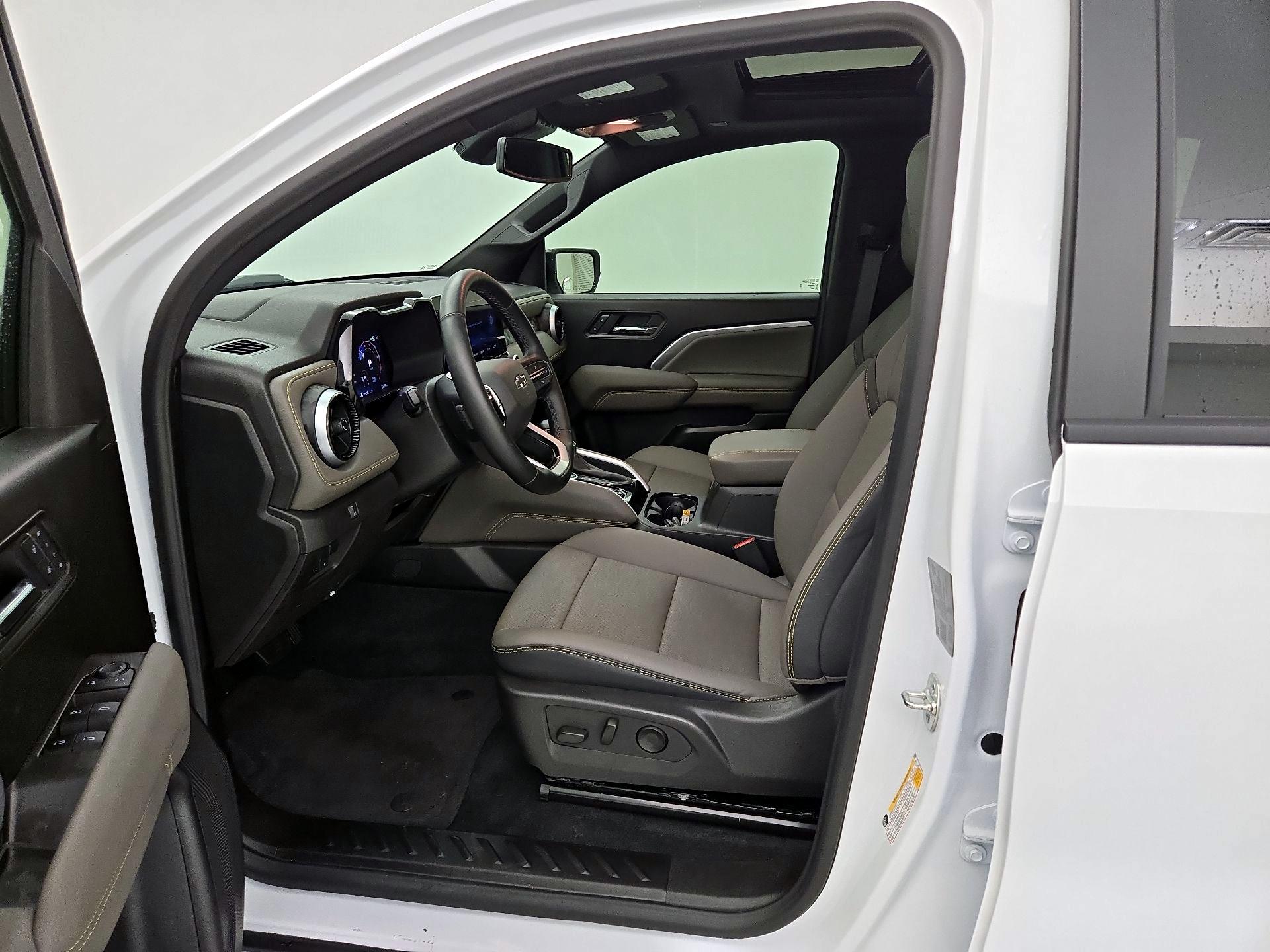 Thumbnail: 2025 Chevrolet Colorado - 11