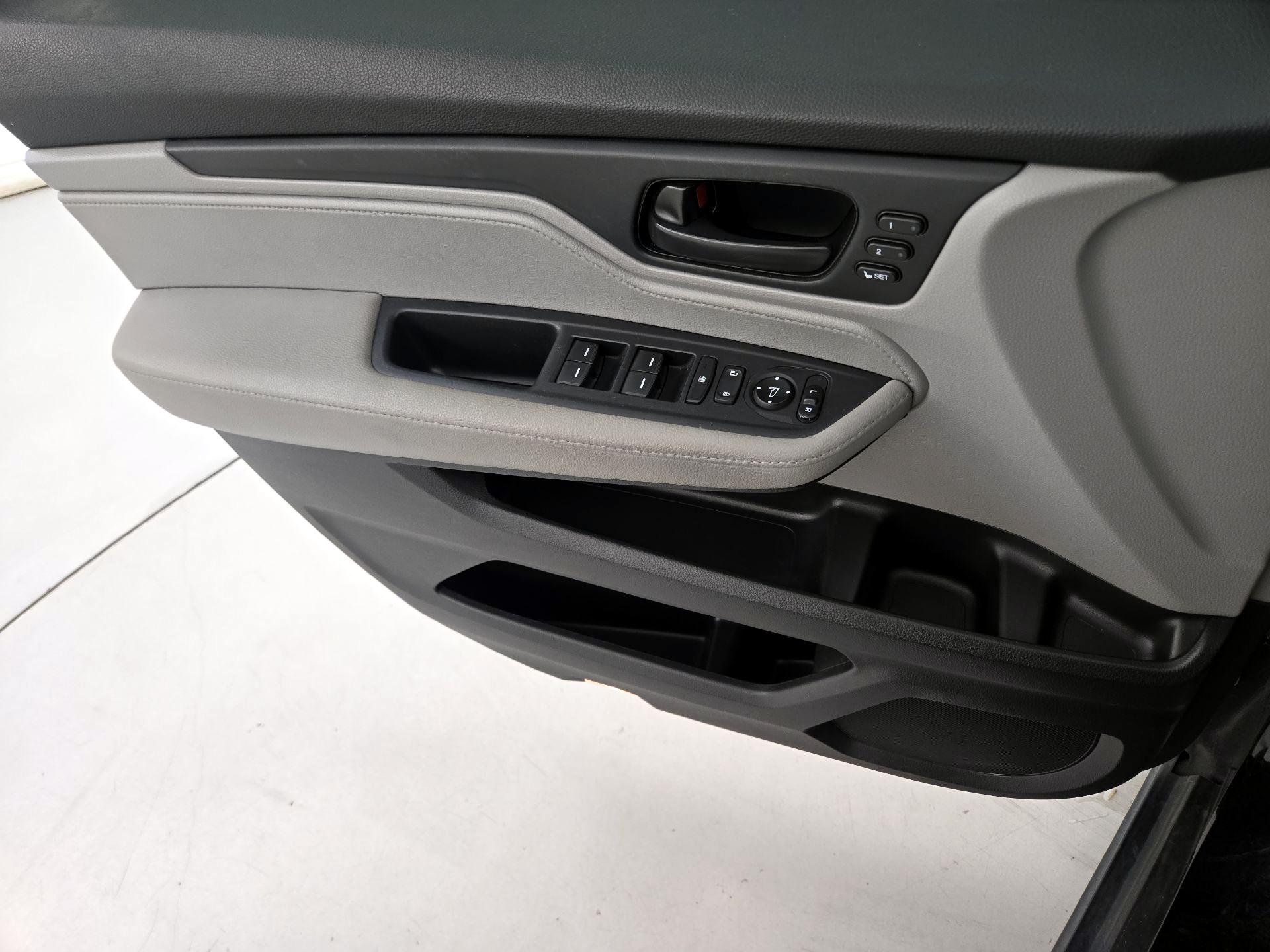 Thumbnail: 2019 Honda Odyssey - 12