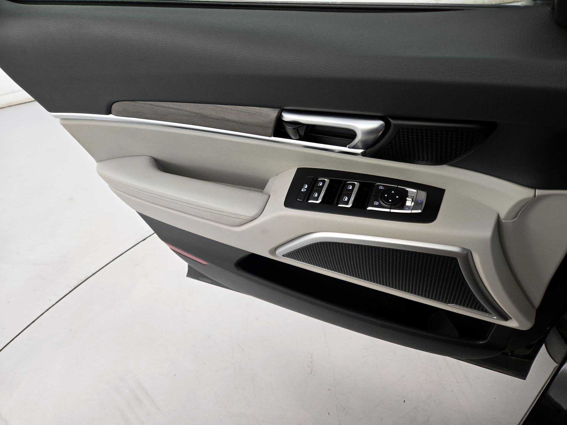 Thumbnail: 2022 Kia Telluride - 12
