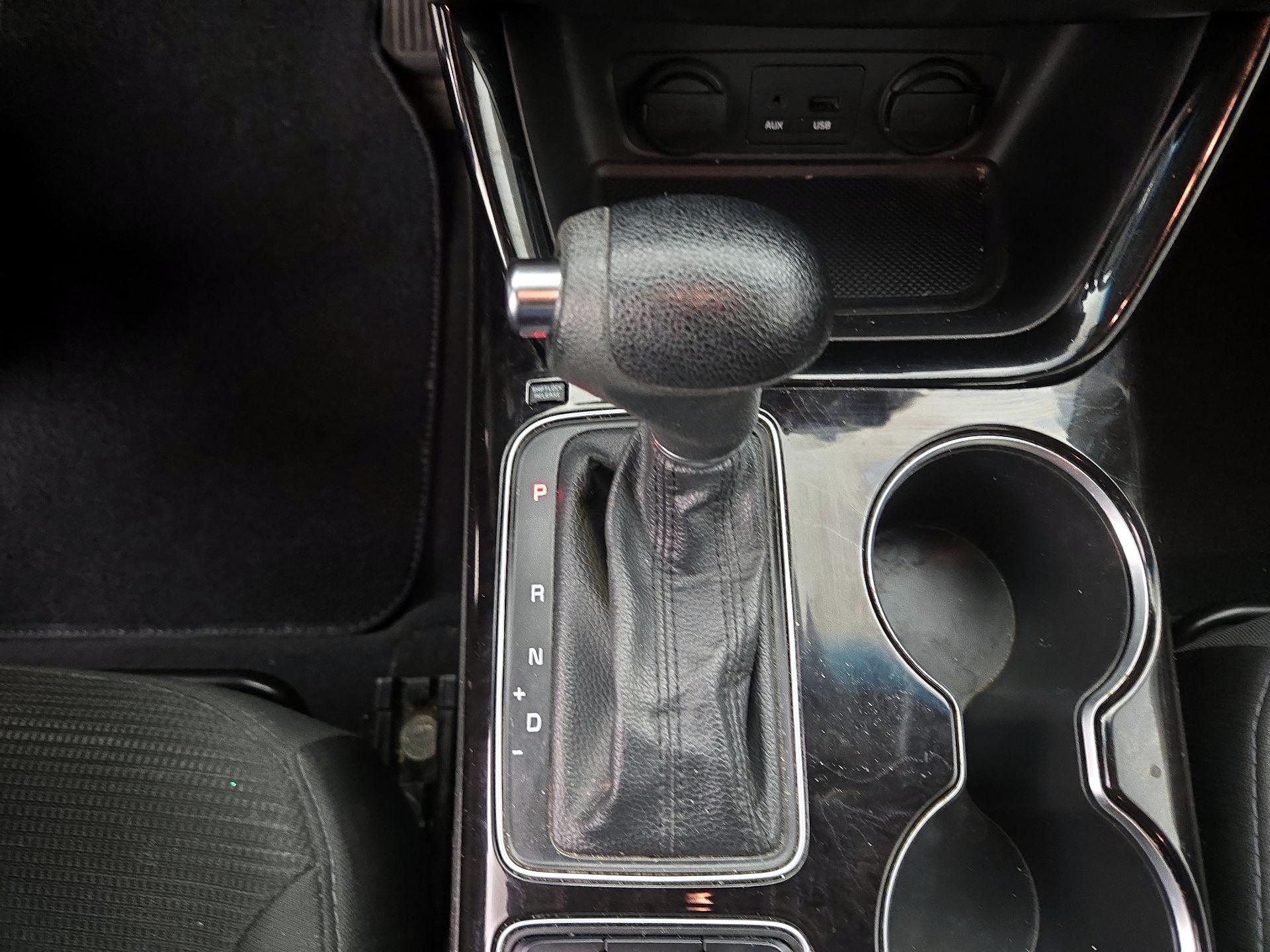 Thumbnail: 2015 Kia Sorento - 16