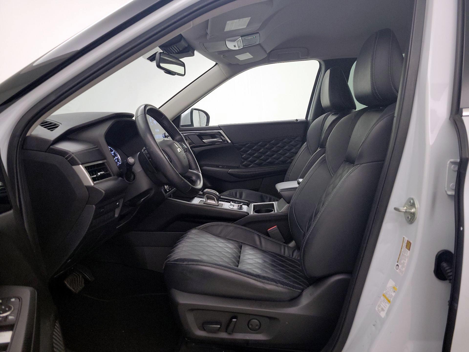 Thumbnail: 2022 Mitsubishi Outlander - 11