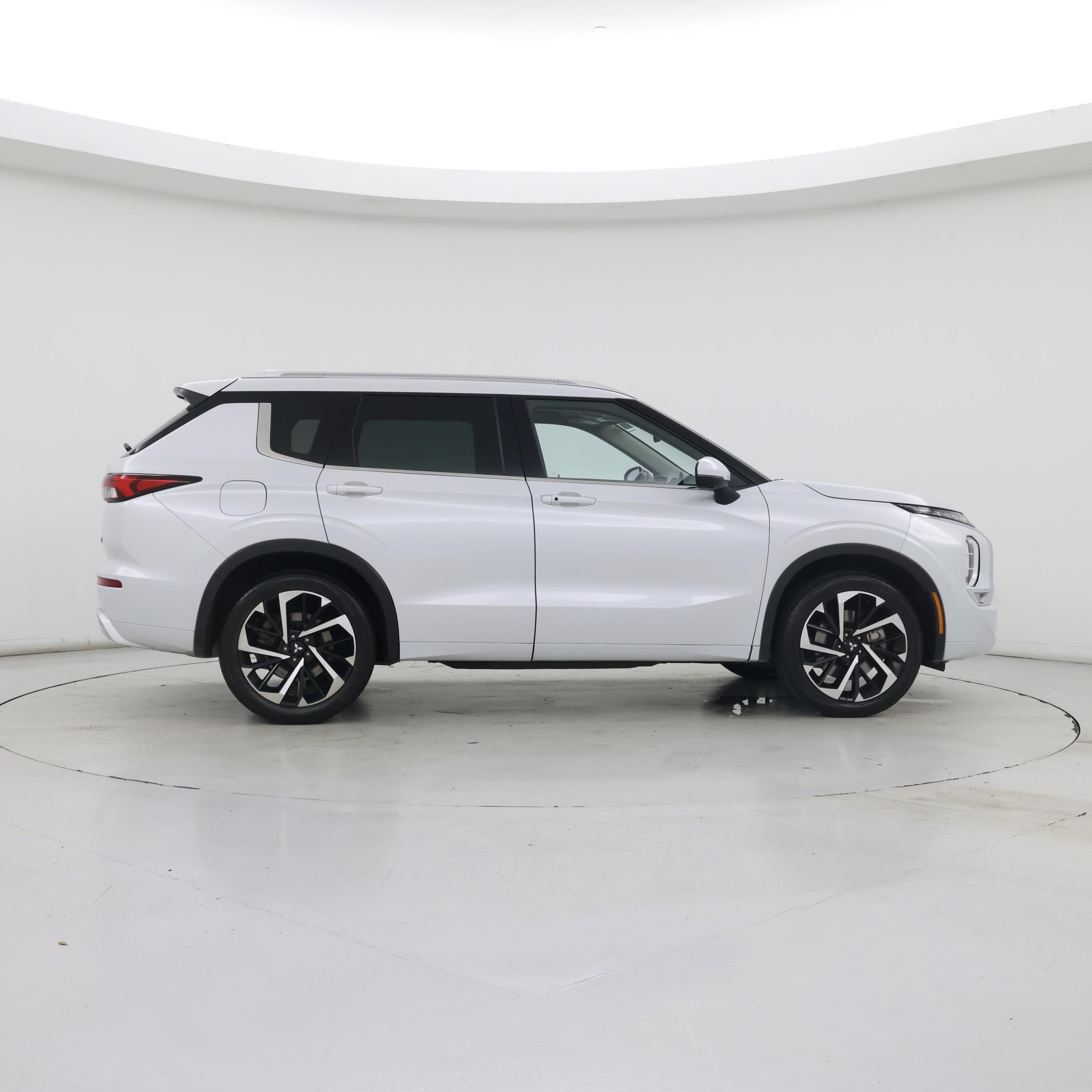 Thumbnail: 2022 Mitsubishi Outlander - 7