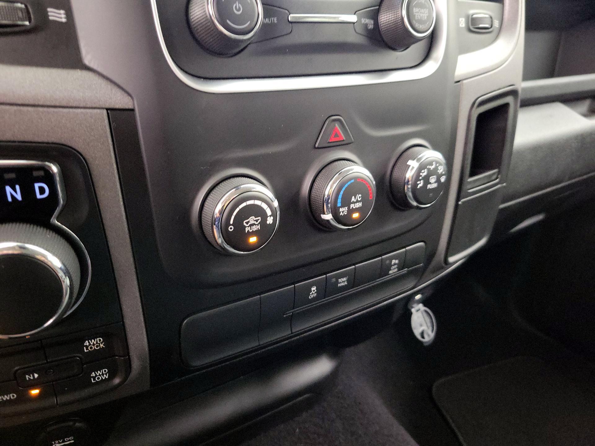 Thumbnail: 2022 RAM 1500 Classic - 16