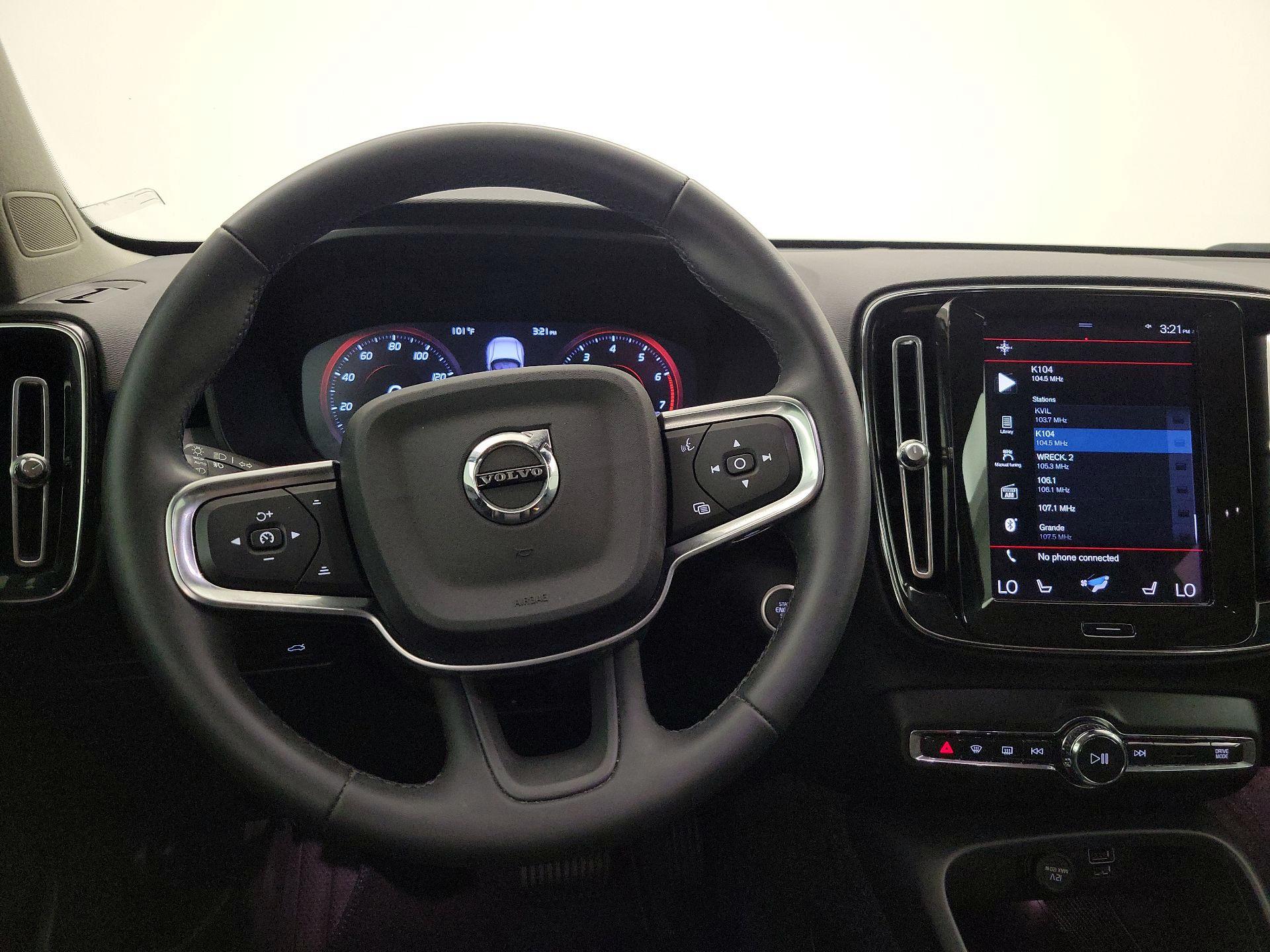 Thumbnail: 2022 Volvo XC40 - 10