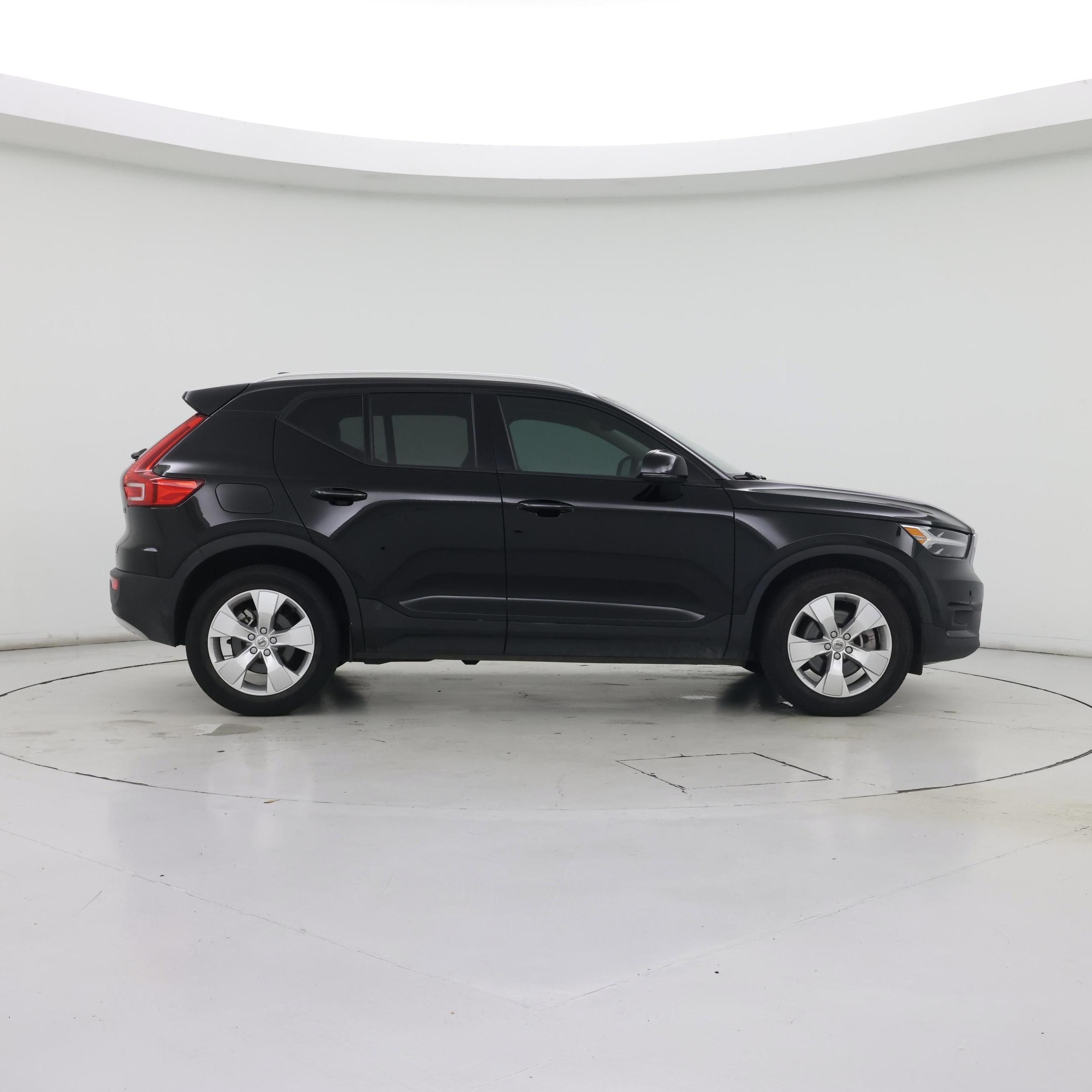 Thumbnail: 2022 Volvo XC40 - 7