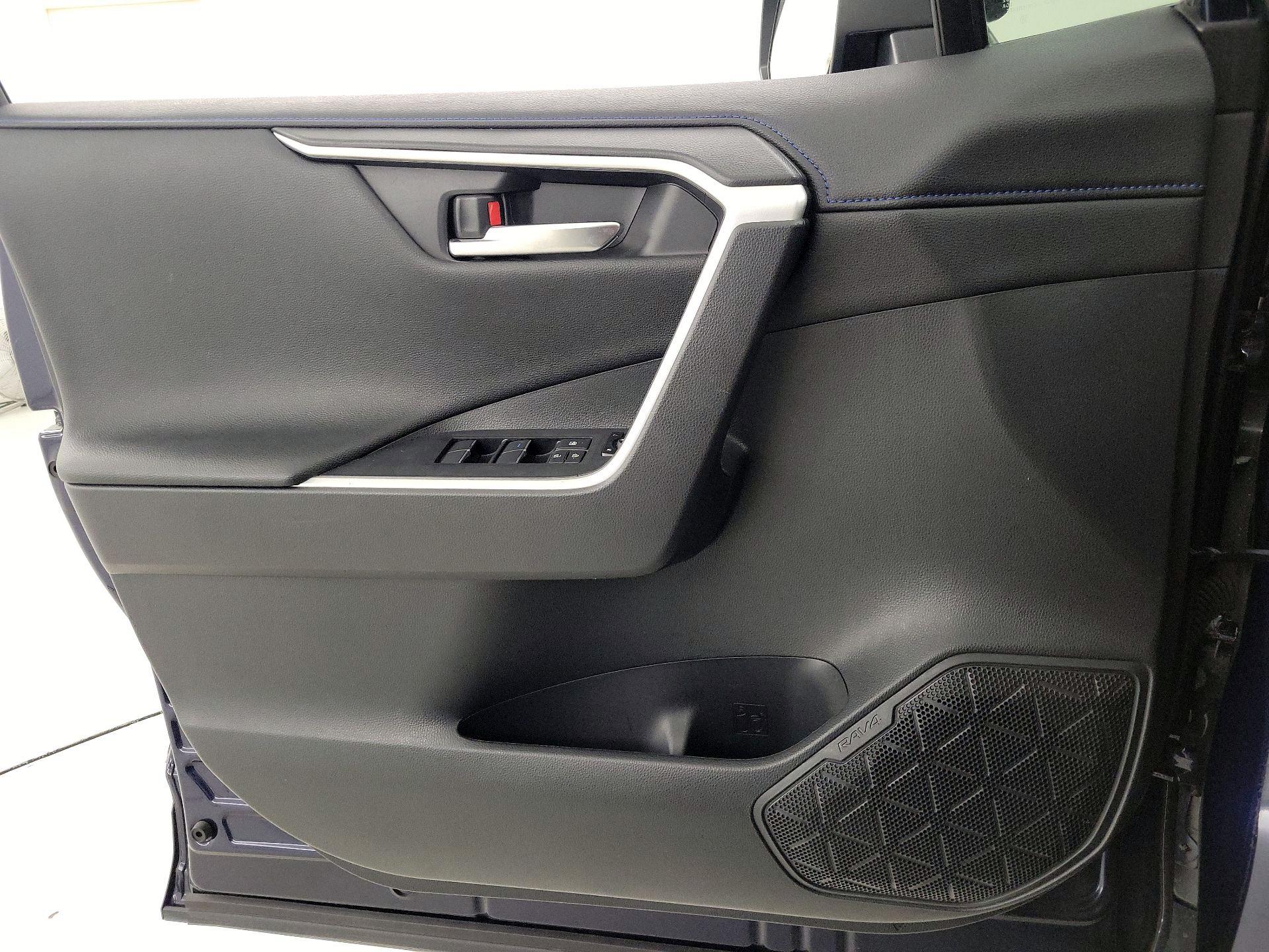 Thumbnail: 2021 Toyota RAV4 - 12