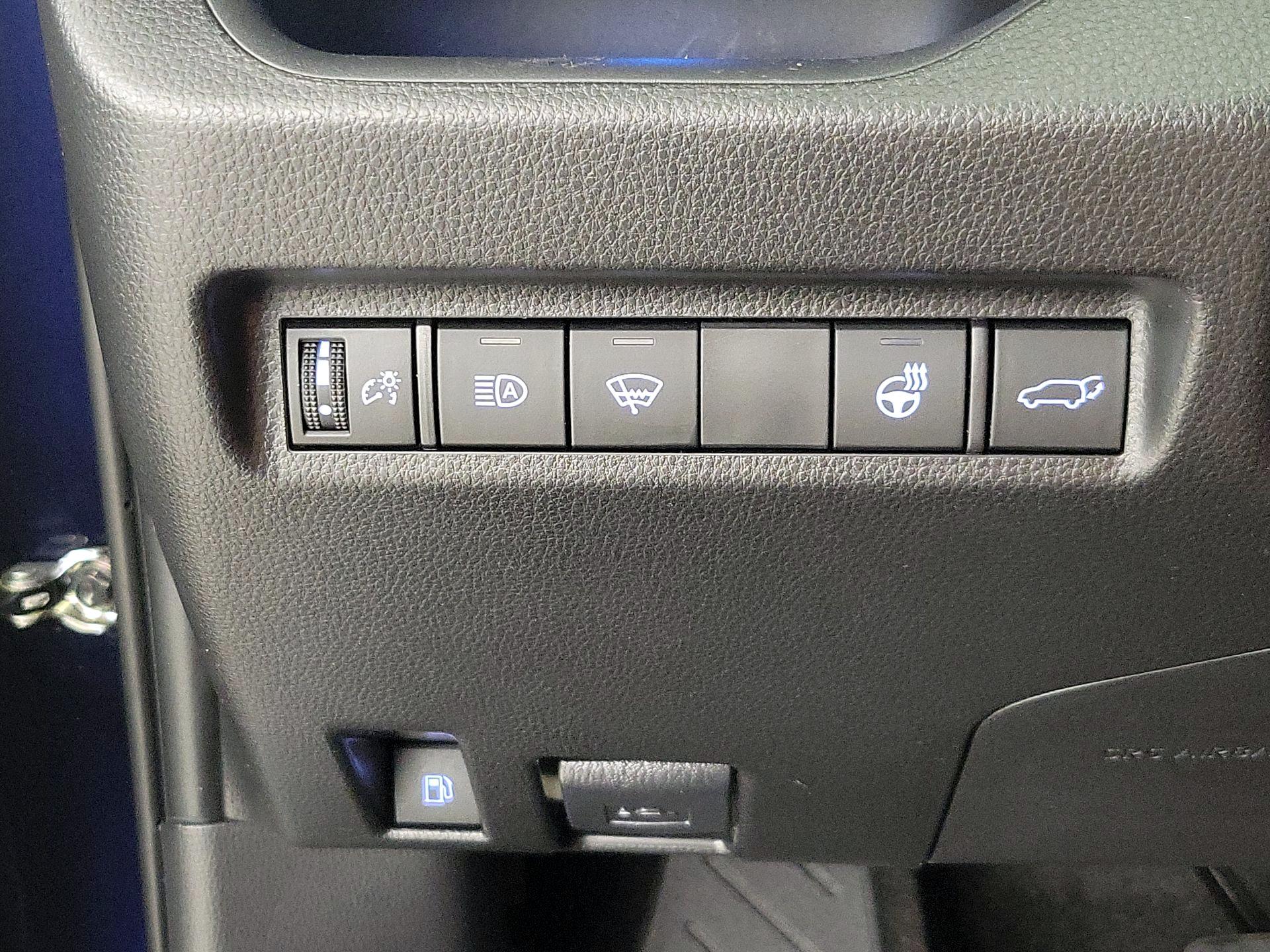 Thumbnail: 2021 Toyota RAV4 - 13