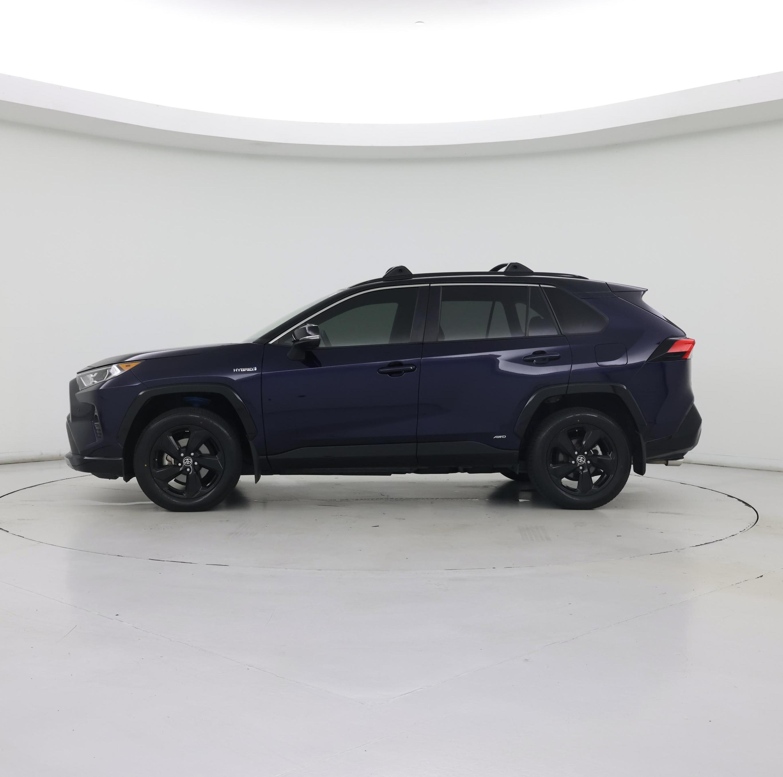 Thumbnail: 2021 Toyota RAV4 - 3