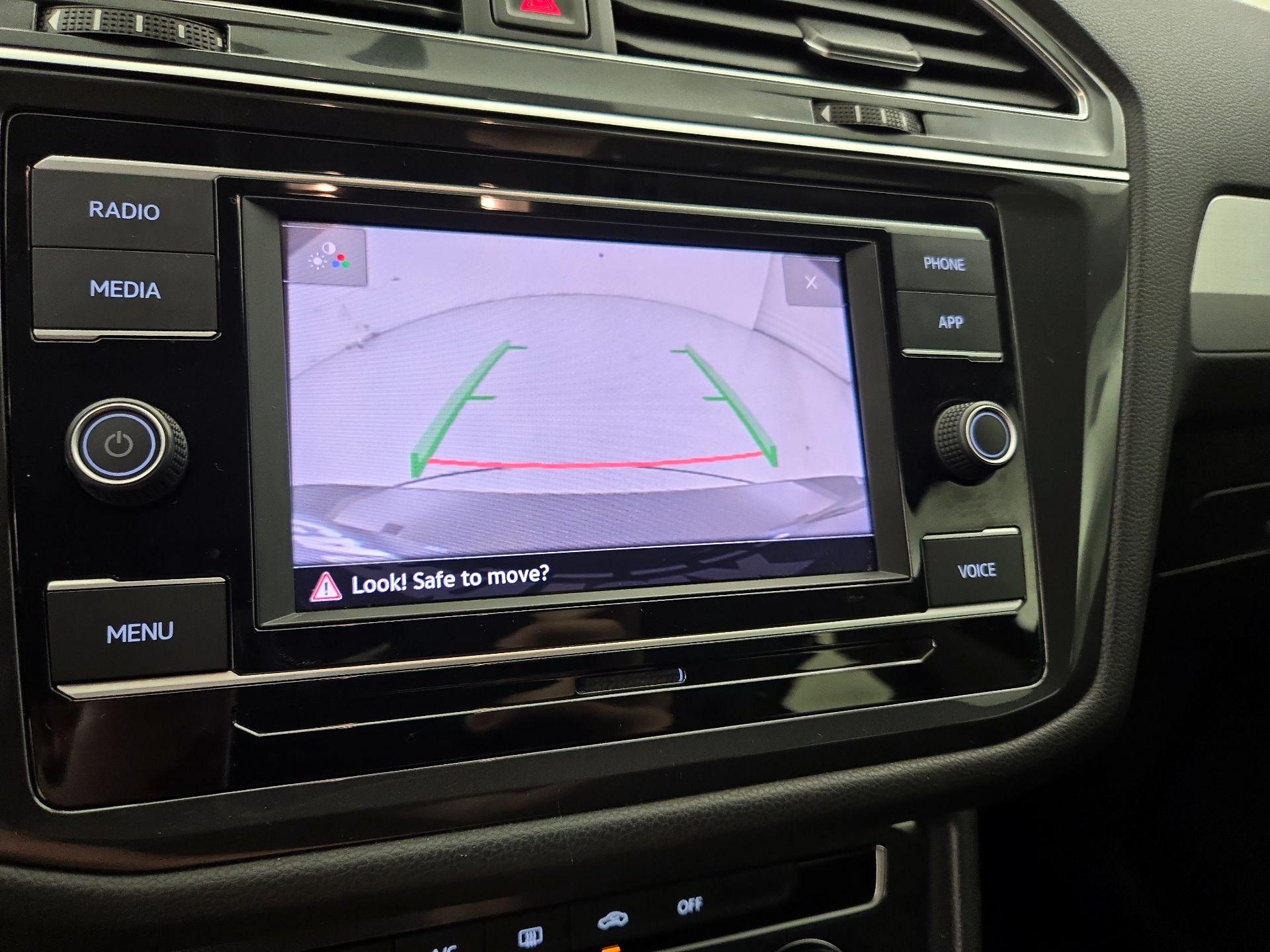 Thumbnail: 2020 Volkswagen Tiguan - 14