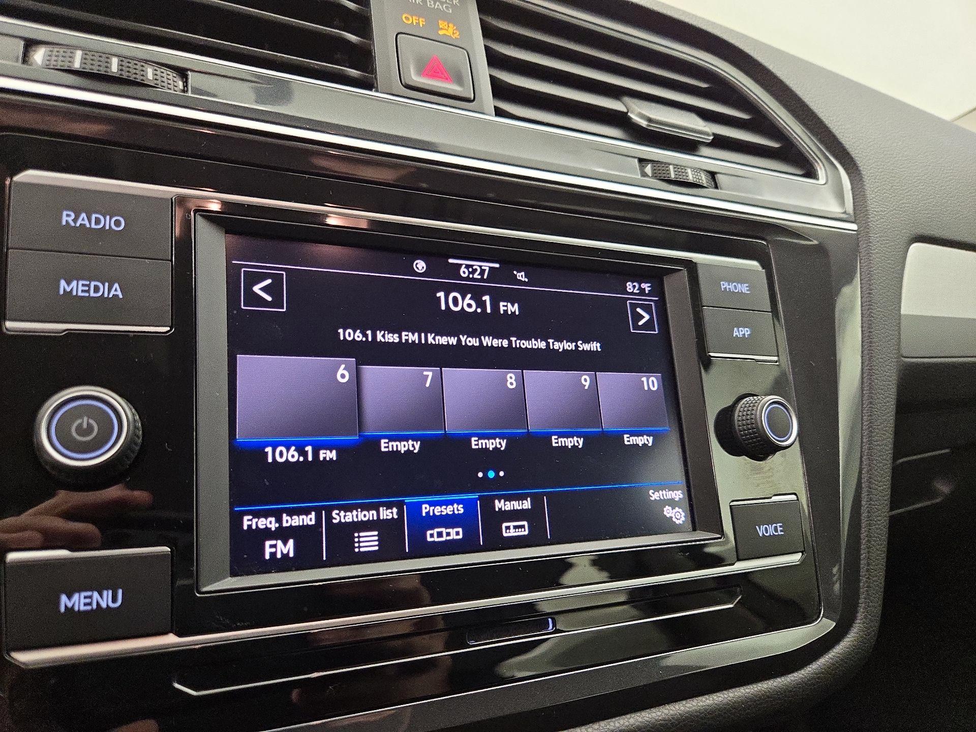 Thumbnail: 2020 Volkswagen Tiguan - 15