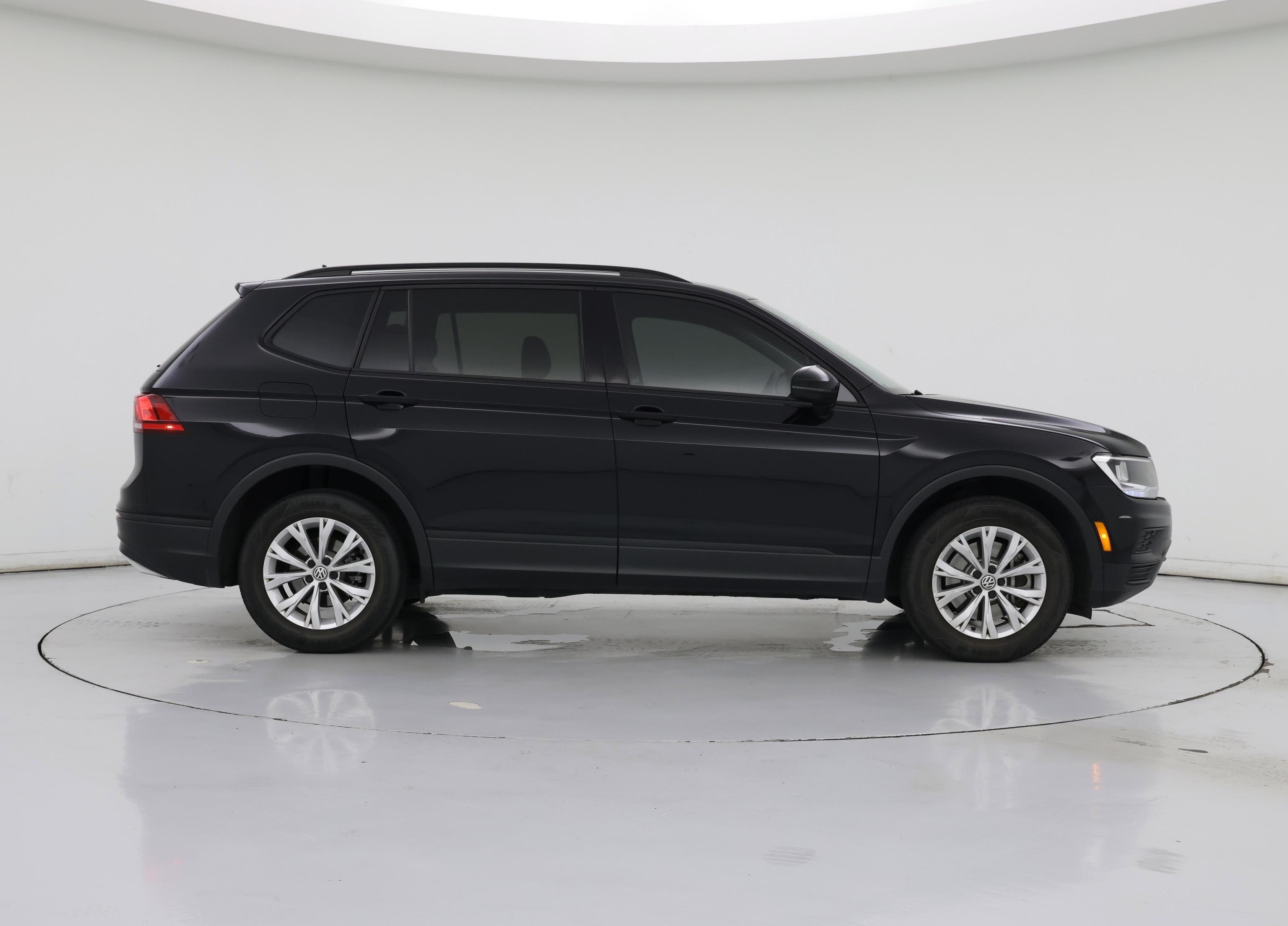 Thumbnail: 2020 Volkswagen Tiguan - 7