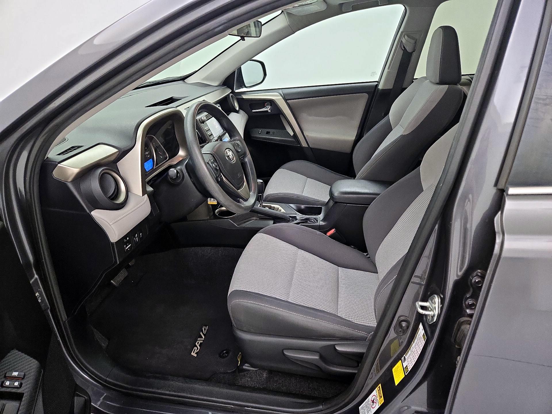 Thumbnail: 2015 Toyota RAV4 - 11