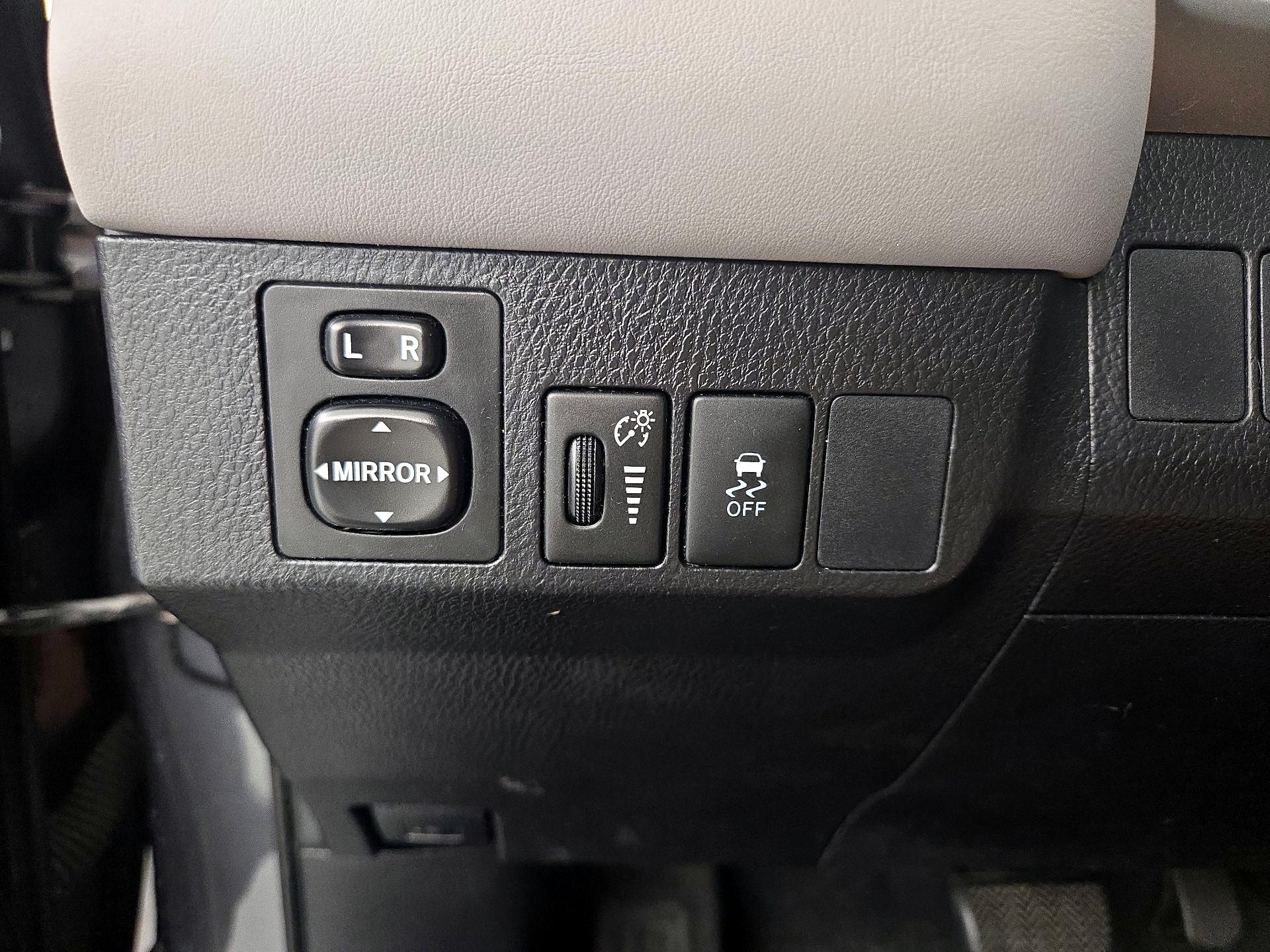 Thumbnail: 2015 Toyota RAV4 - 13