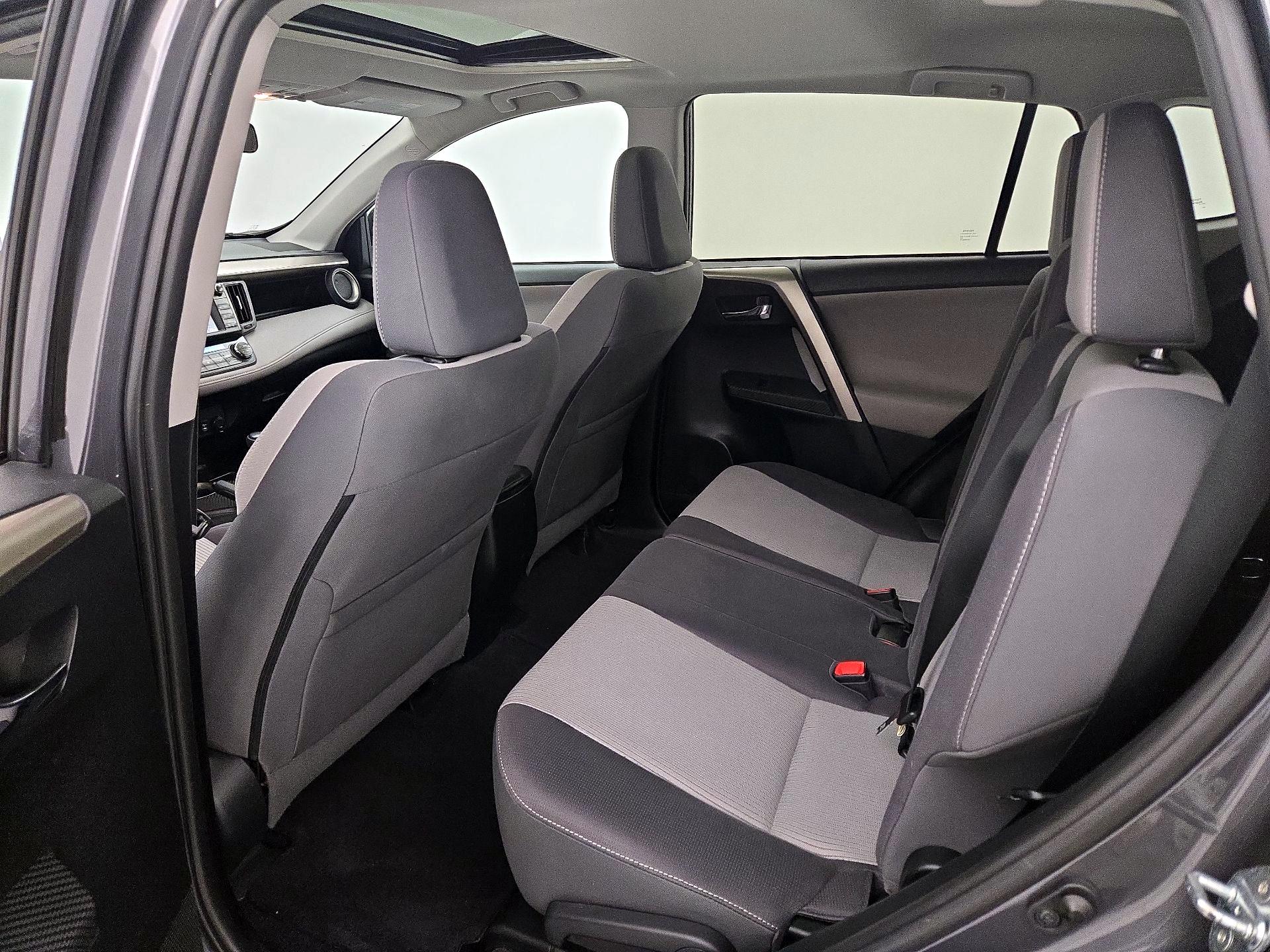 Thumbnail: 2015 Toyota RAV4 - 20