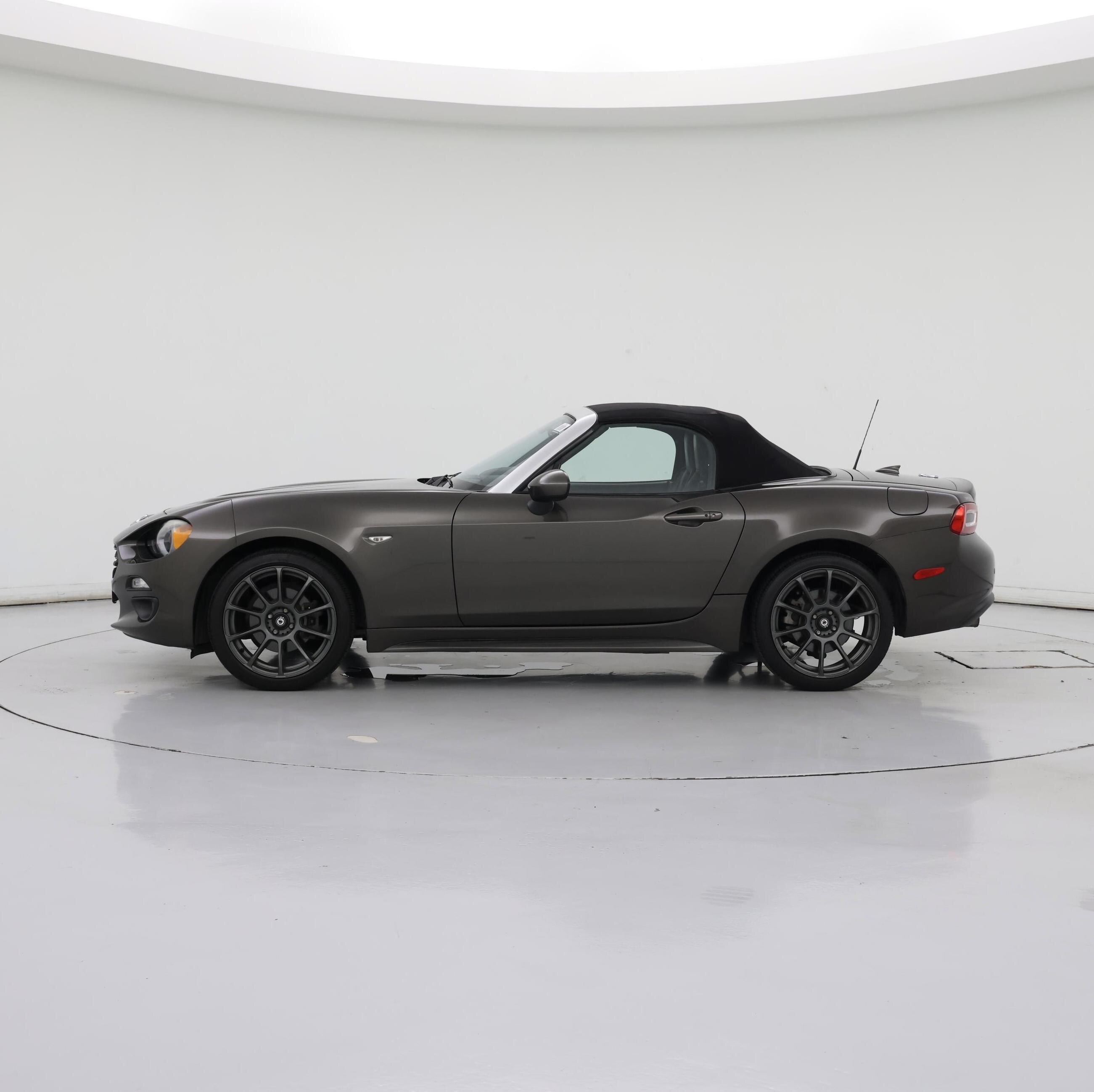 Thumbnail: 2017 Fiat 124 Spider - 3