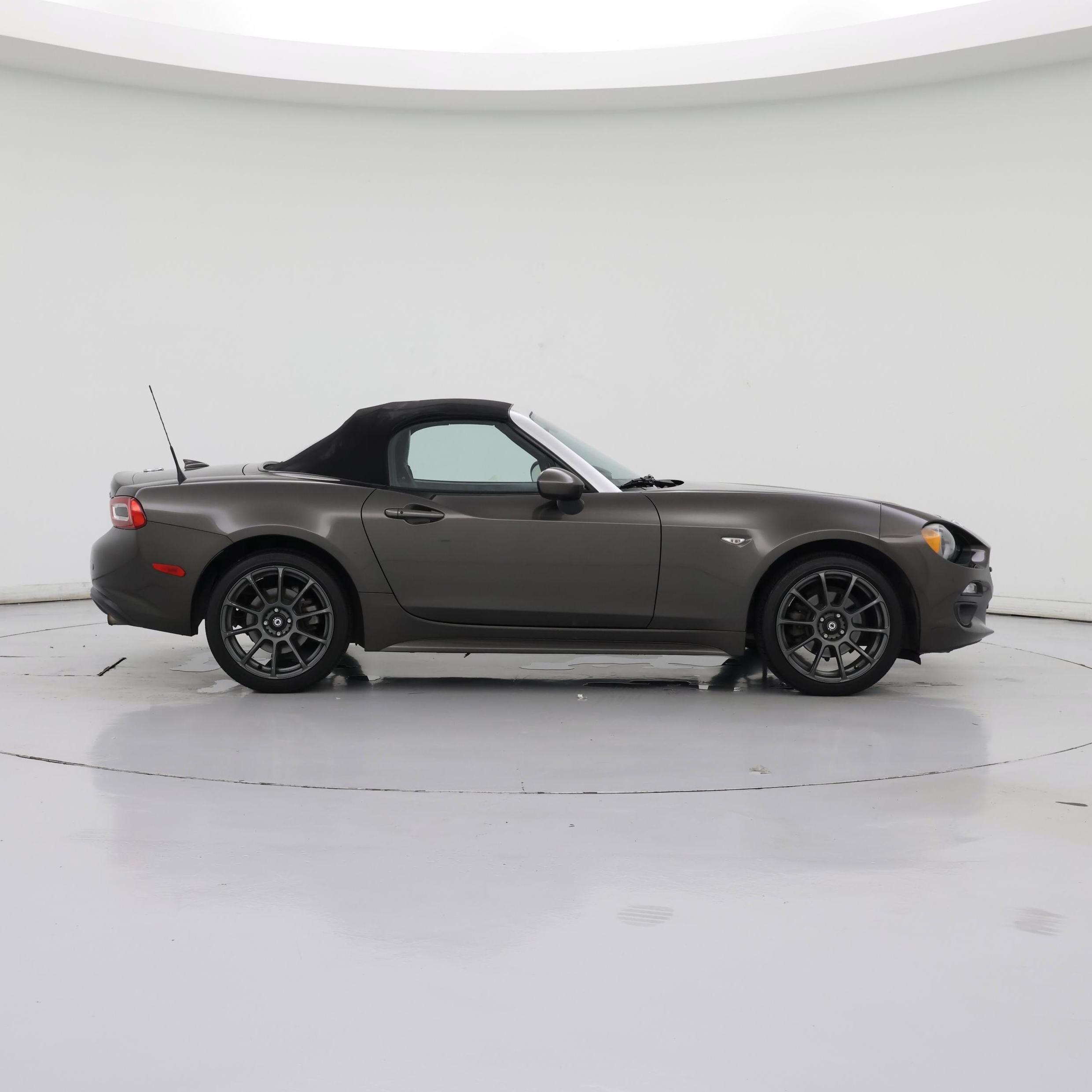Thumbnail: 2017 Fiat 124 Spider - 7