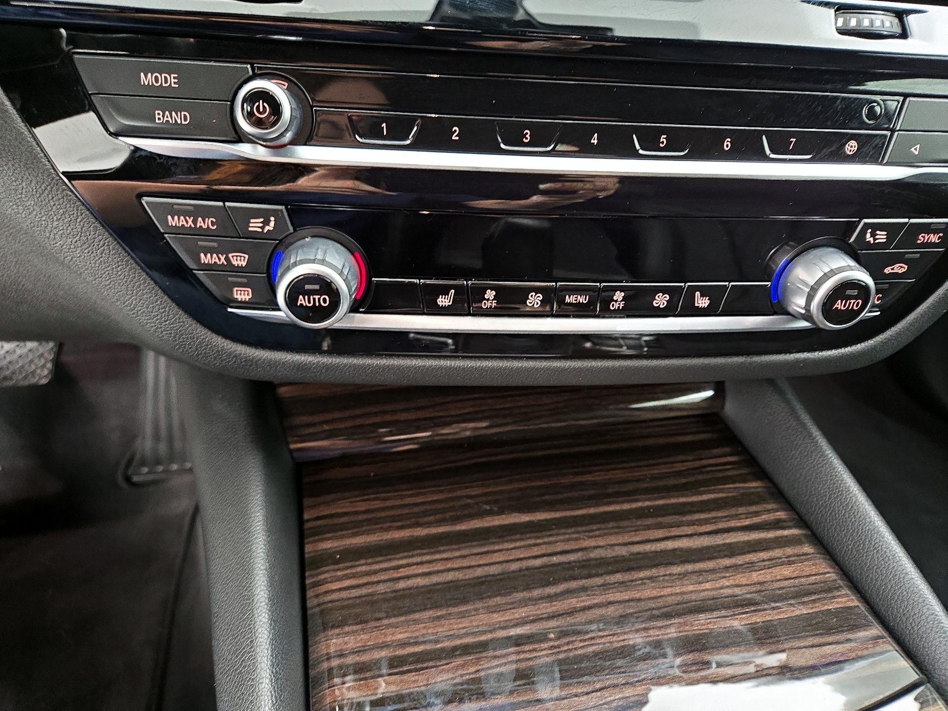 Thumbnail: 2023 BMW 5 Series - 17