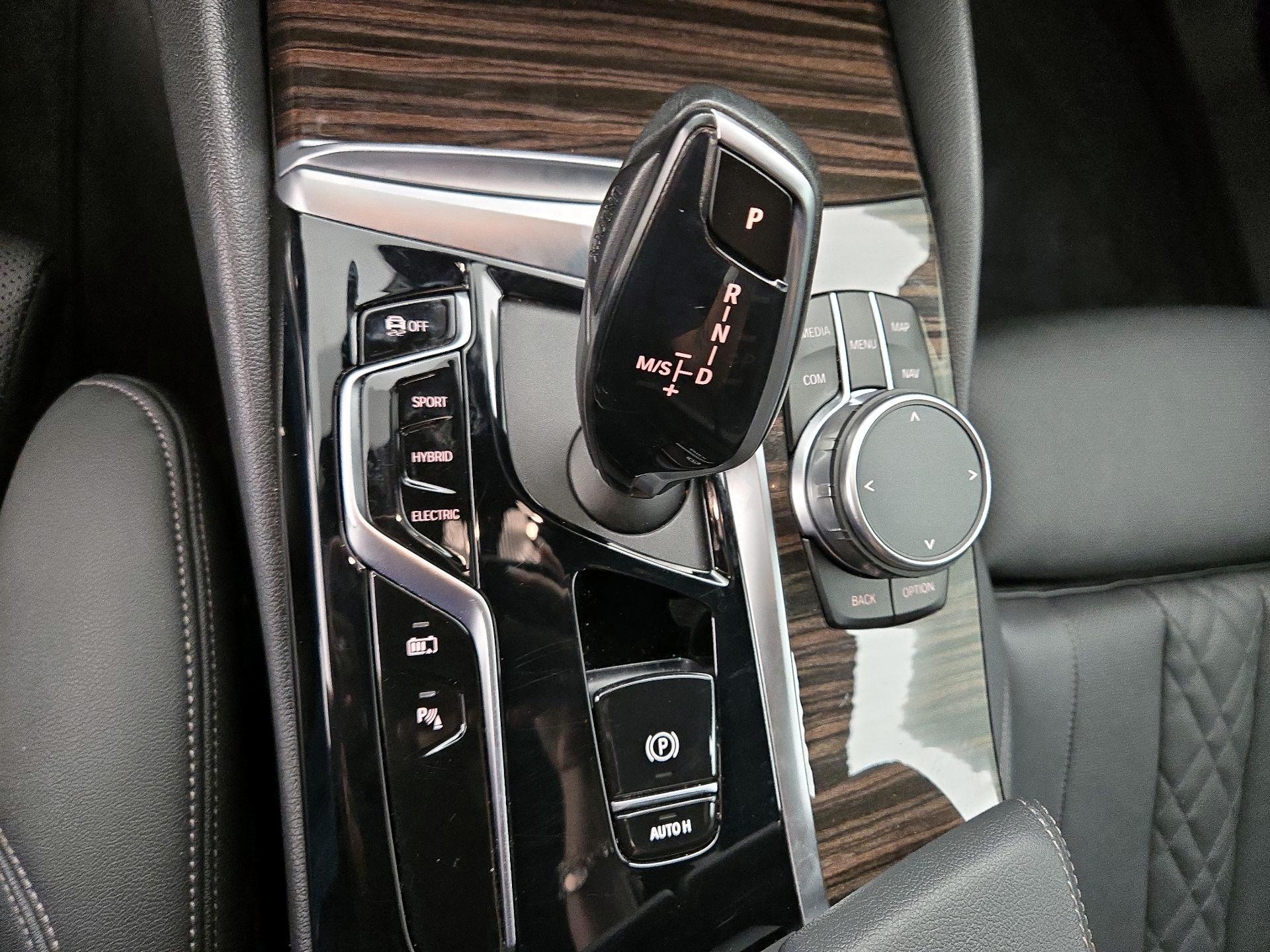 Thumbnail: 2023 BMW 5 Series - 18