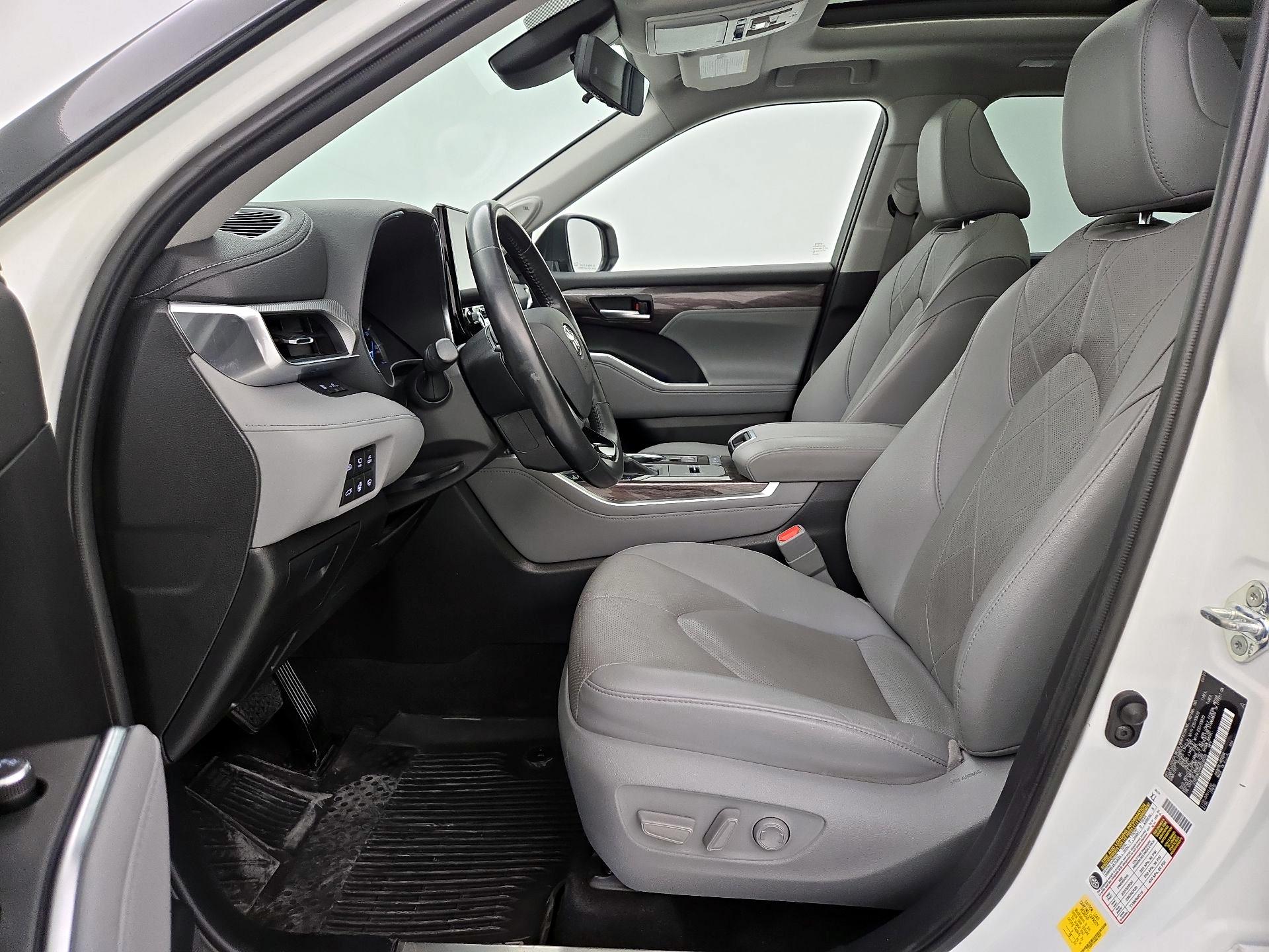 Thumbnail: 2021 Toyota Highlander - 11