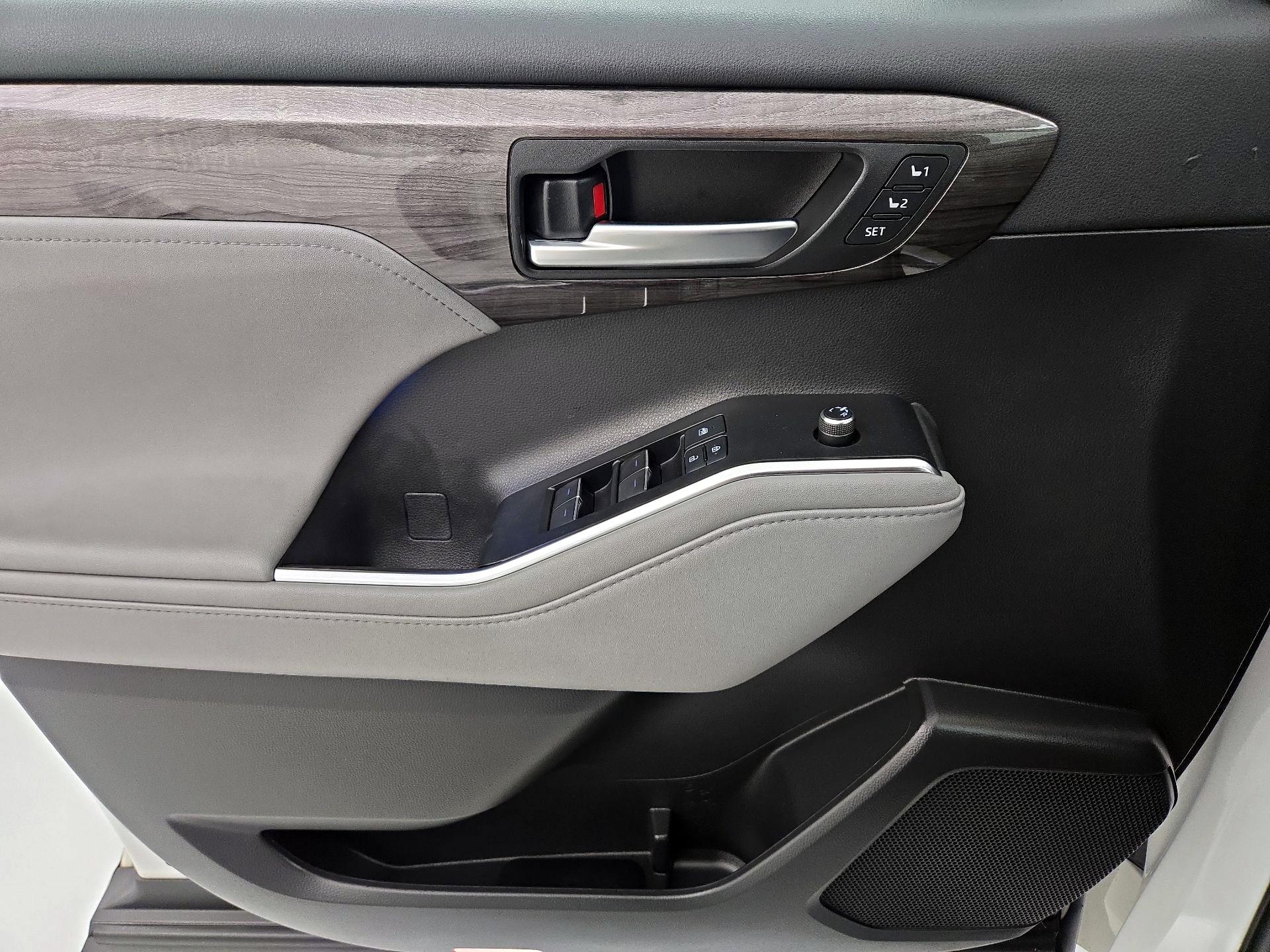 Thumbnail: 2021 Toyota Highlander - 12