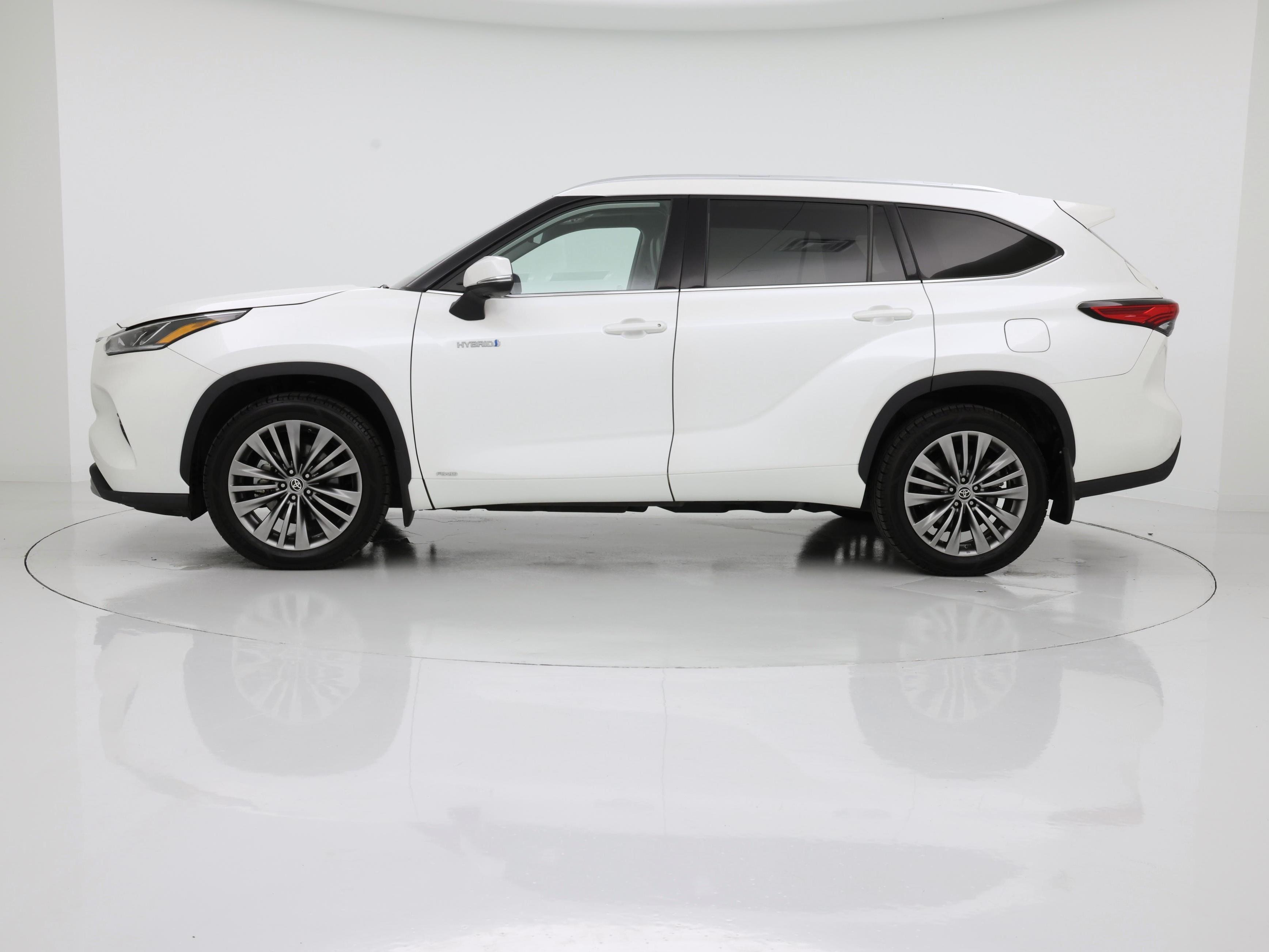 Thumbnail: 2021 Toyota Highlander - 3