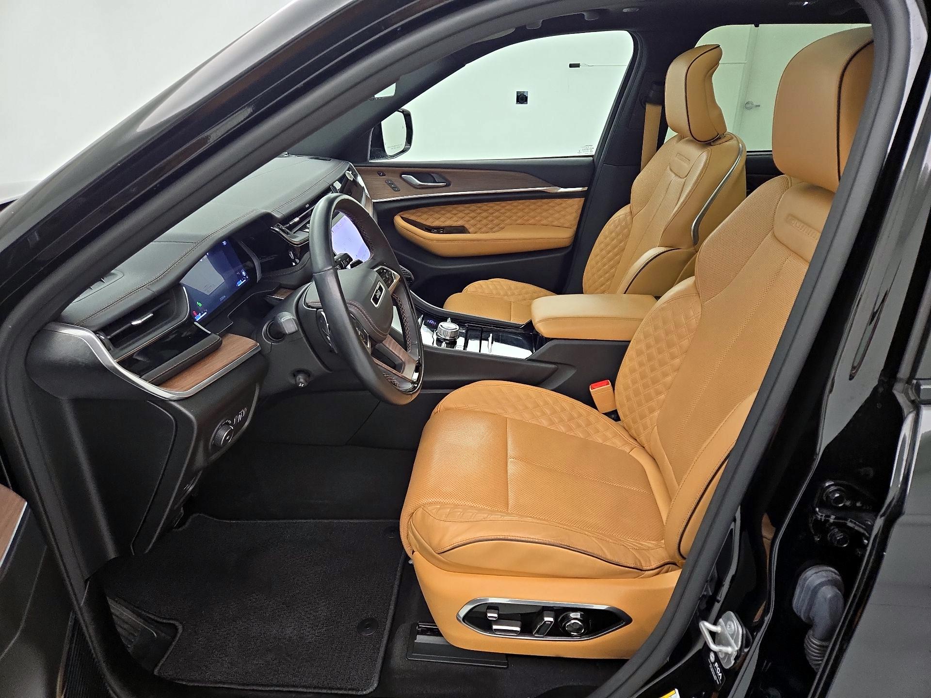 Thumbnail: 2022 Jeep Grand Cherokee - 11