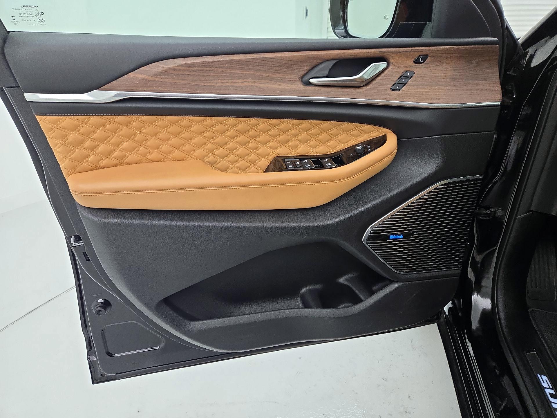 Thumbnail: 2022 Jeep Grand Cherokee - 12