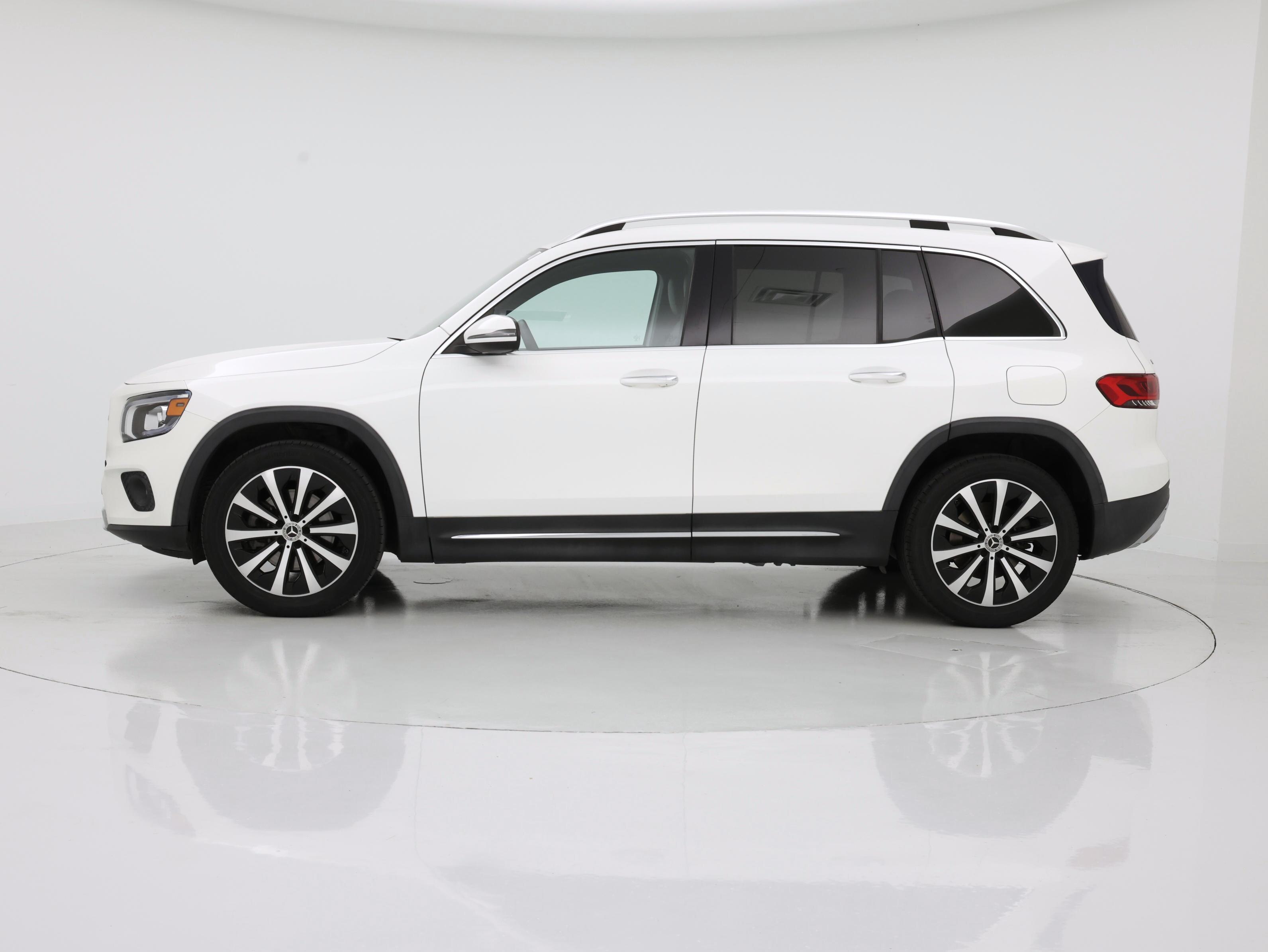 Thumbnail: 2021 Mercedes-Benz GLB - 3