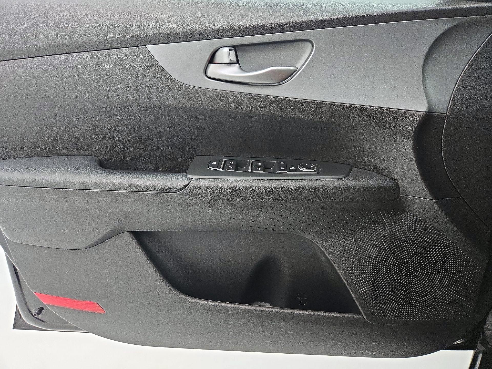 Thumbnail: 2021 Kia Forte - 12
