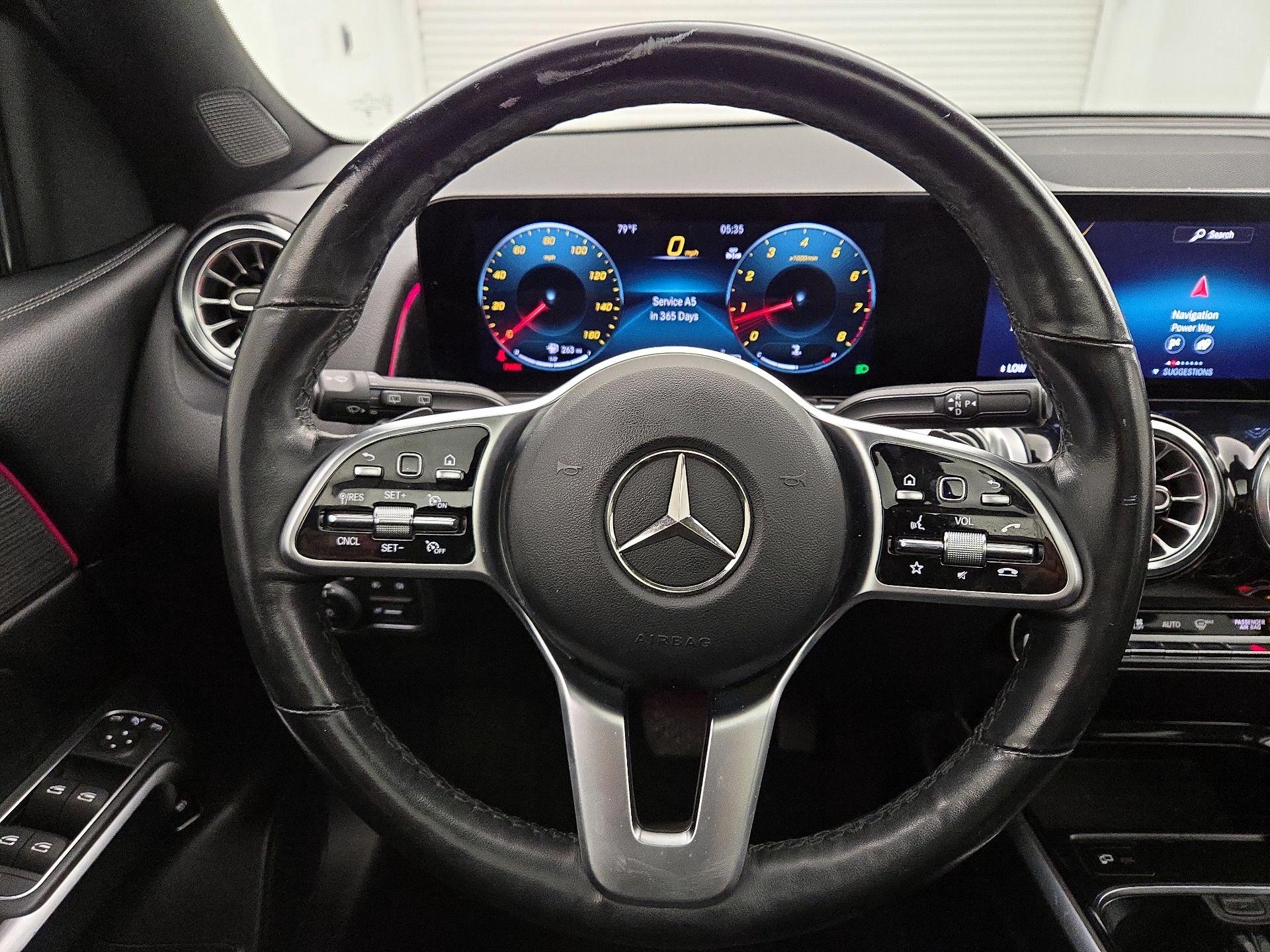 Thumbnail: 2023 Mercedes-Benz GLB - 10