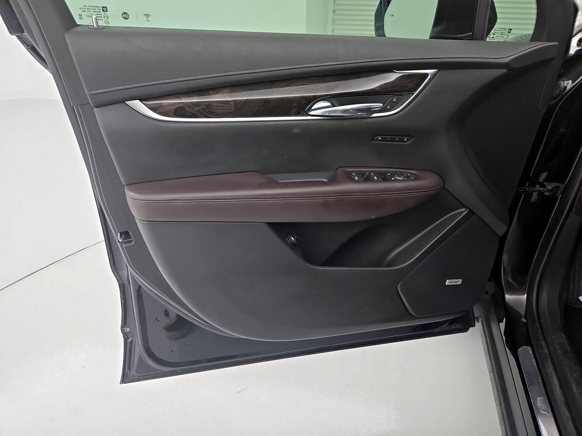 Thumbnail: 2022 Cadillac XT6 - 12