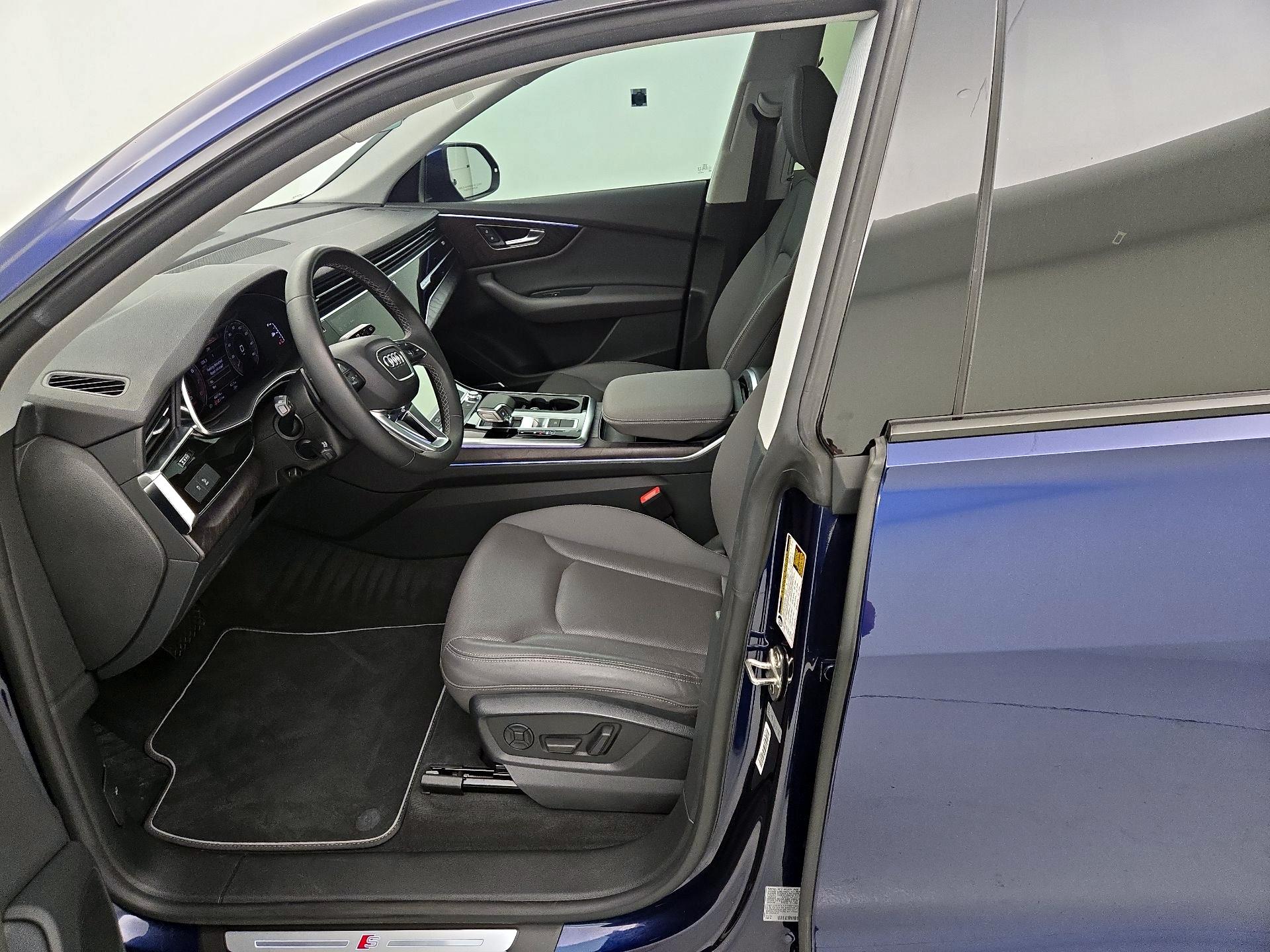 Thumbnail: 2021 Audi Q8 - 11