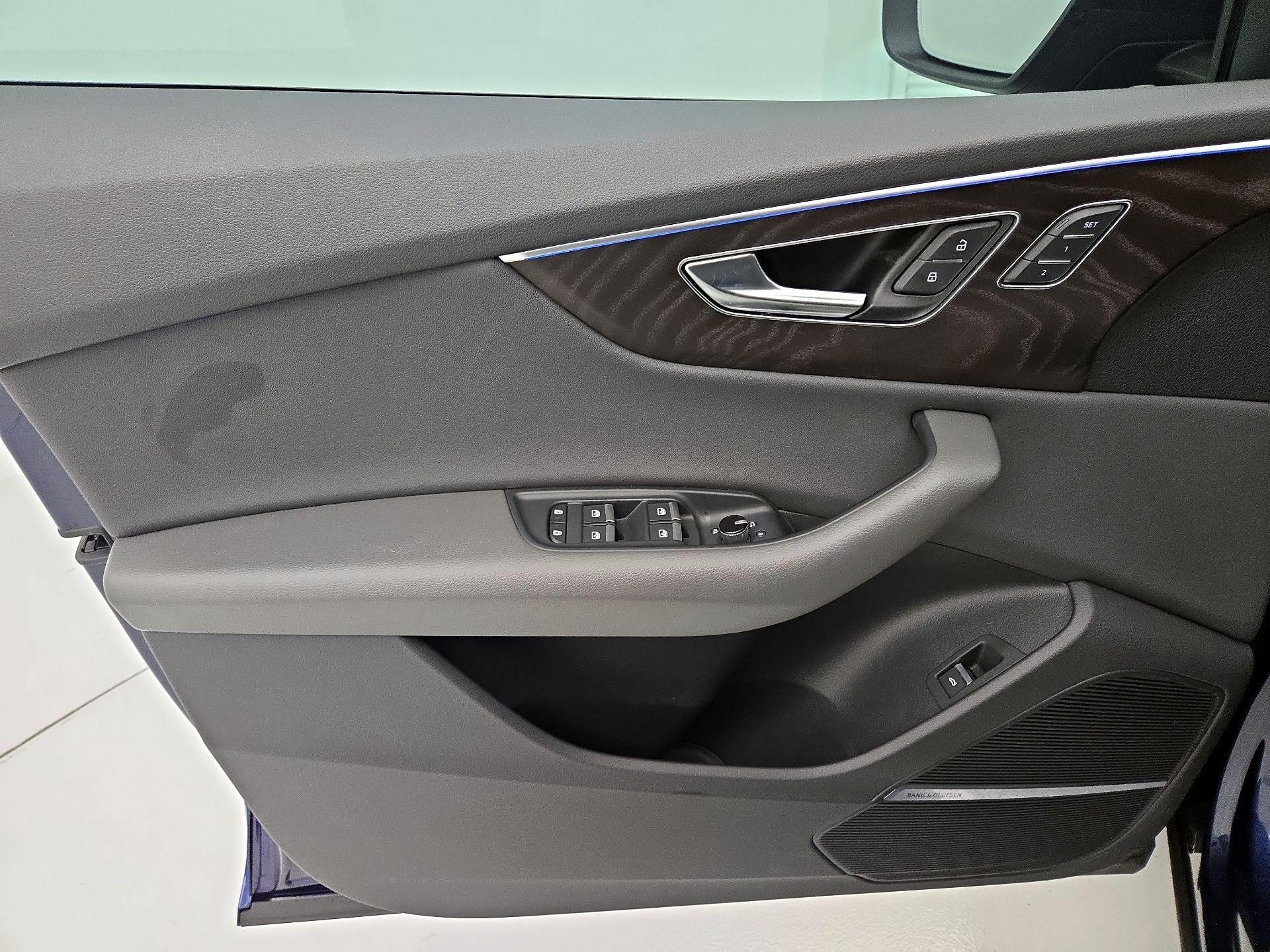 Thumbnail: 2021 Audi Q8 - 12