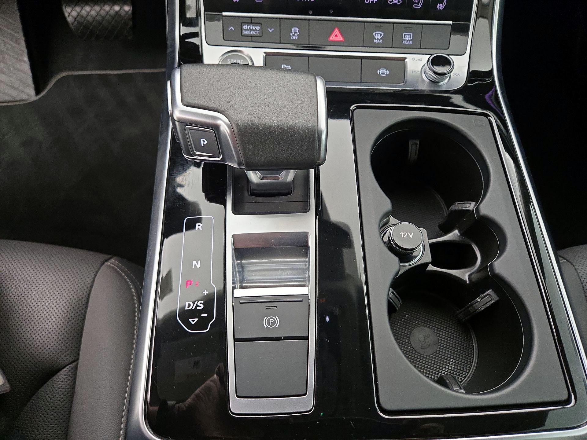 Thumbnail: 2021 Audi Q8 - 18