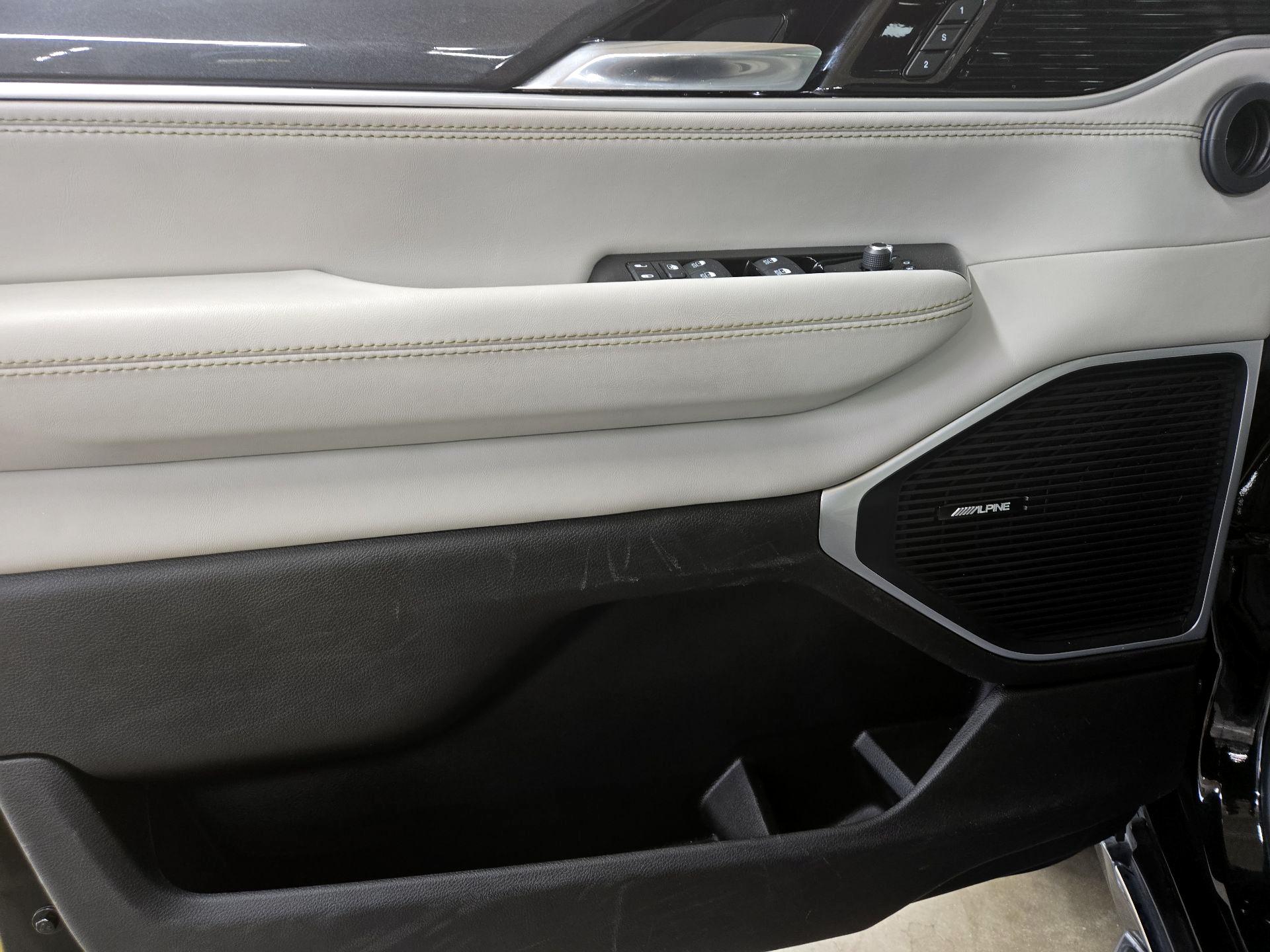 Thumbnail: 2022 Jeep Wagoneer - 12