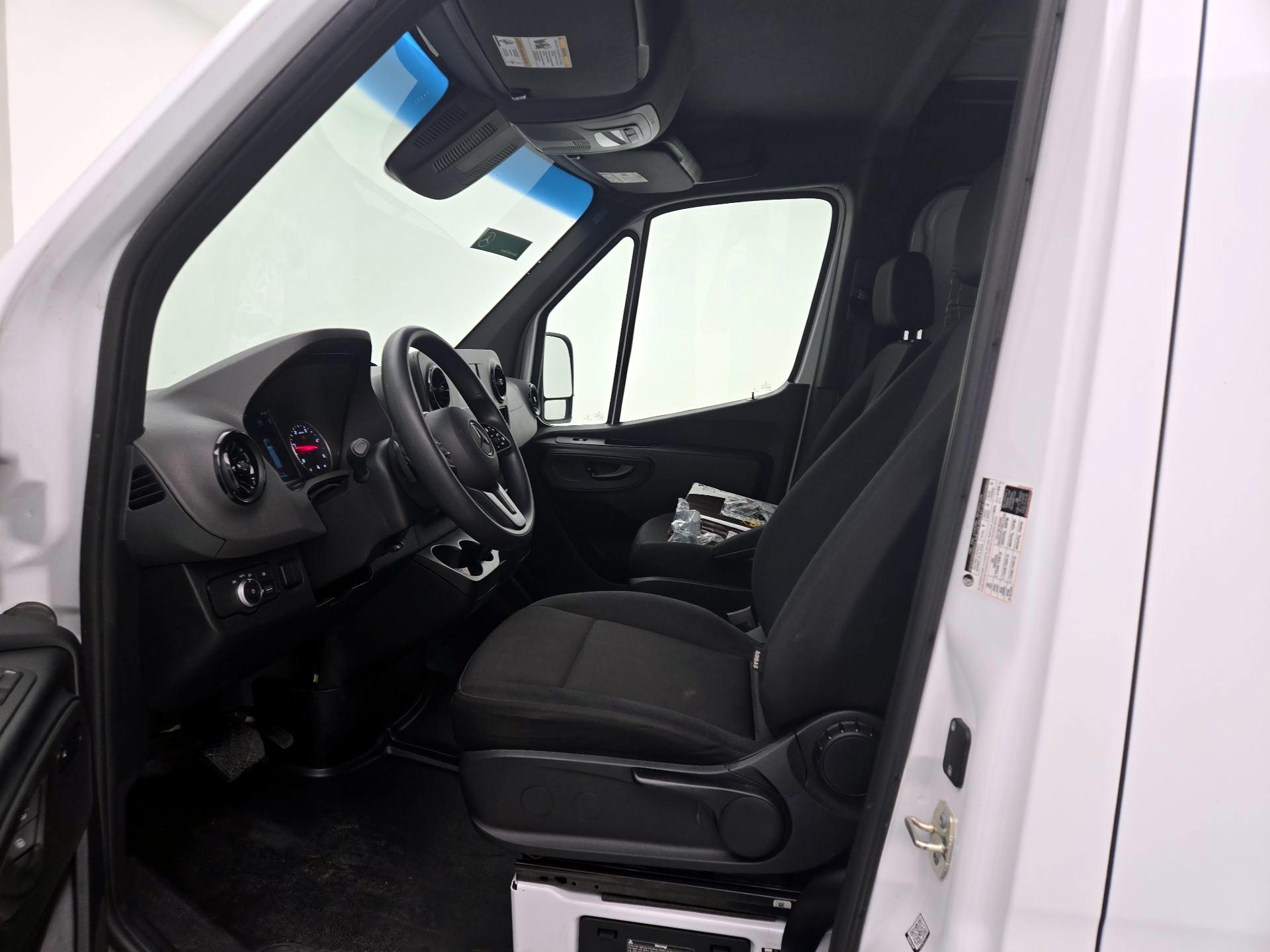 Thumbnail: 2024 Mercedes-Benz Sprinter - 11