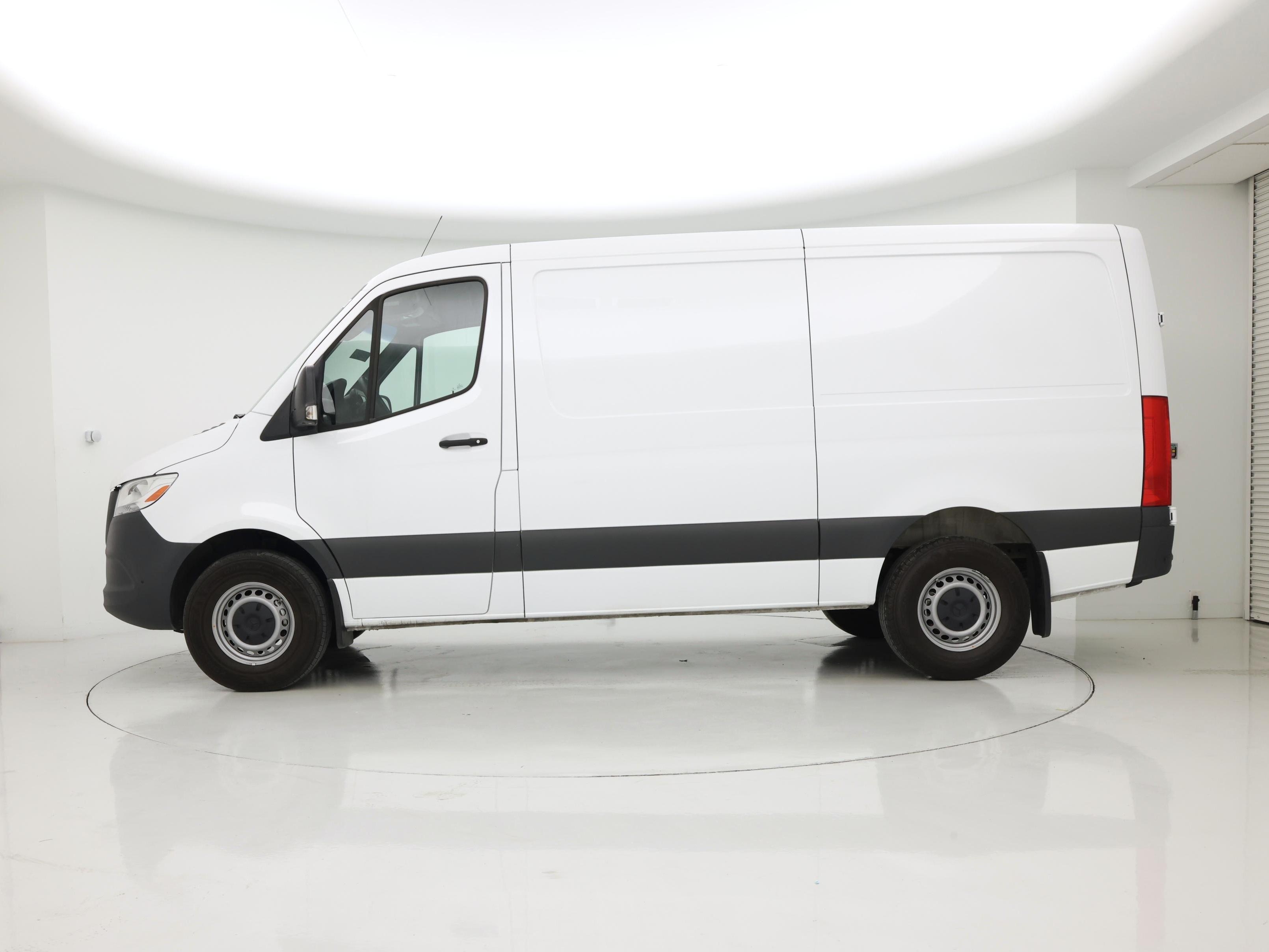 Thumbnail: 2024 Mercedes-Benz Sprinter - 3