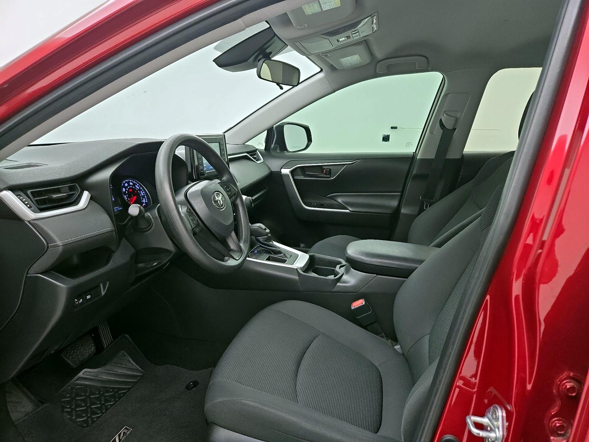 Thumbnail: 2020 Toyota RAV4 - 11
