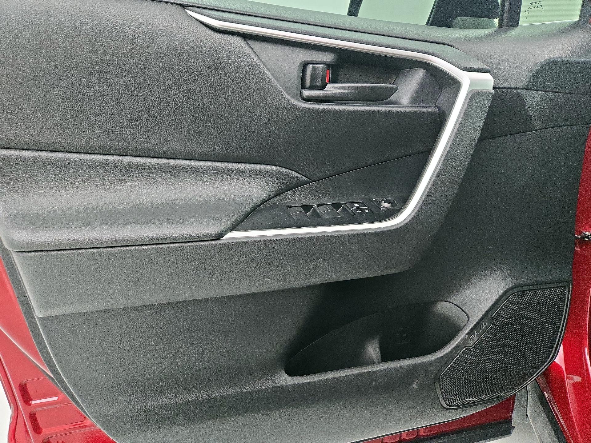 Thumbnail: 2020 Toyota RAV4 - 12