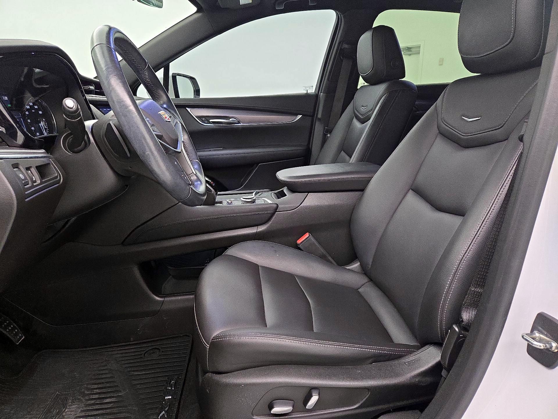 Thumbnail: 2022 Cadillac XT5 - 11