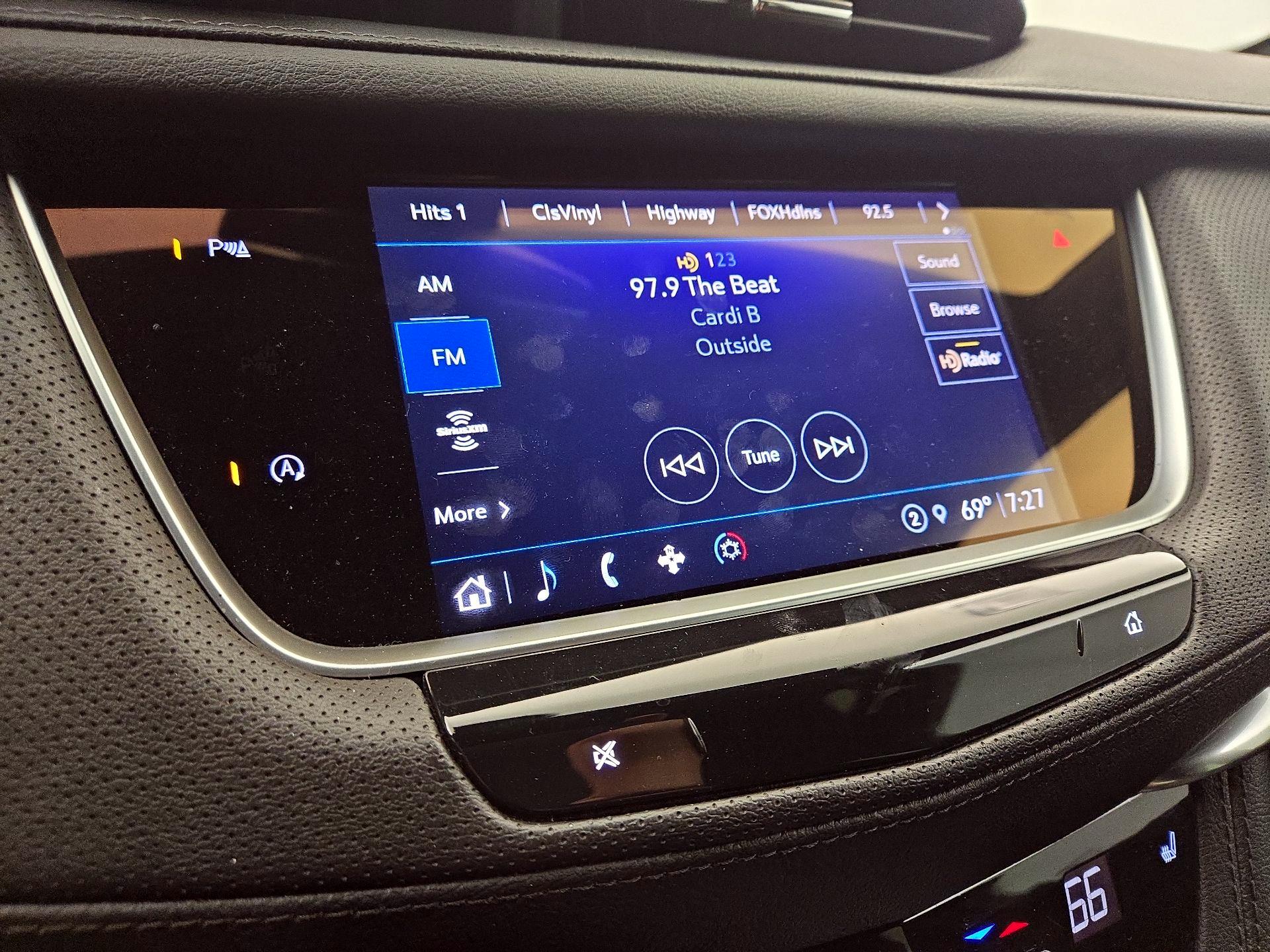 Thumbnail: 2022 Cadillac XT5 - 15