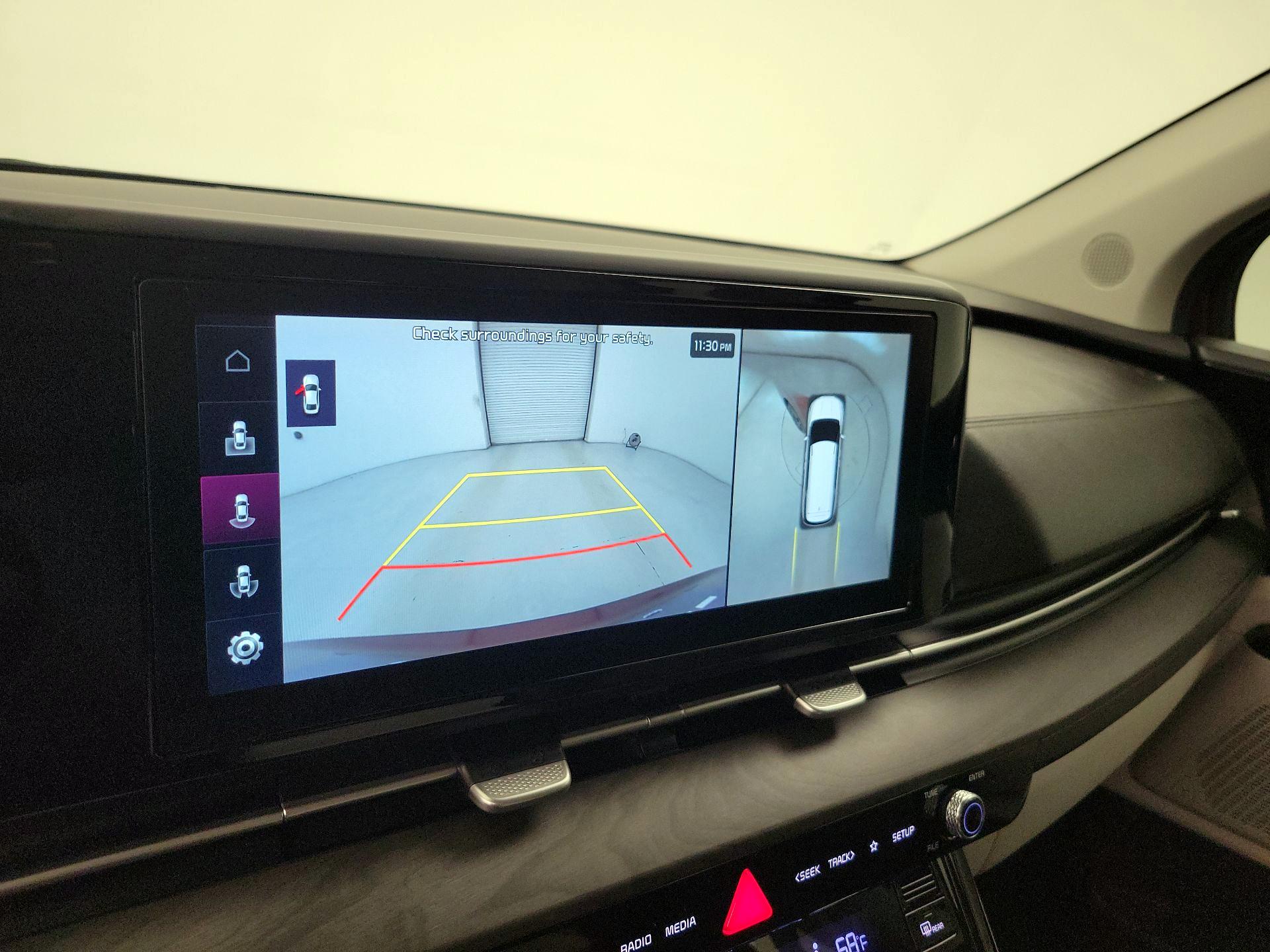 Thumbnail: 2022 Kia Carnival - 15