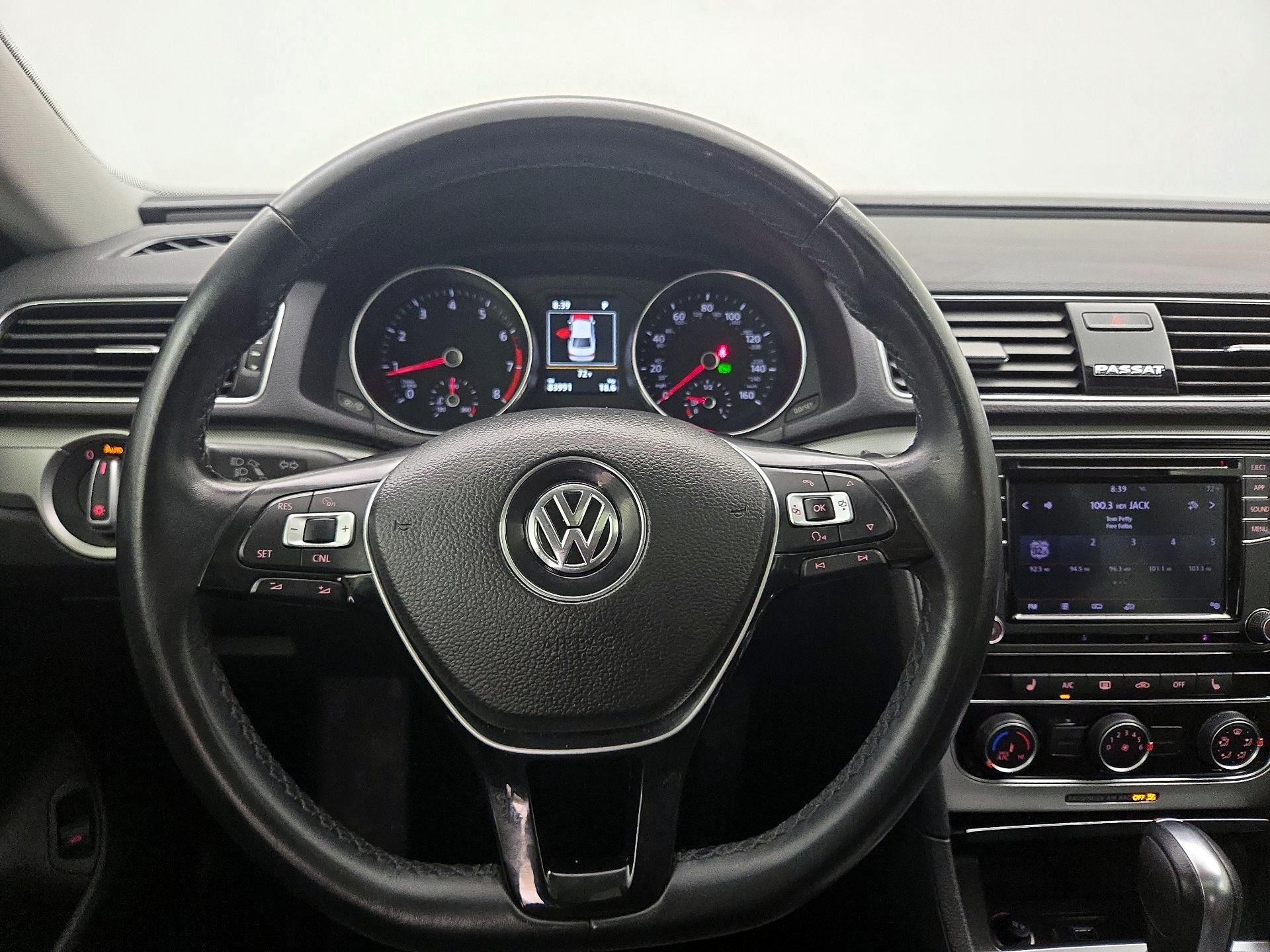 Thumbnail: 2019 Volkswagen Passat - 10