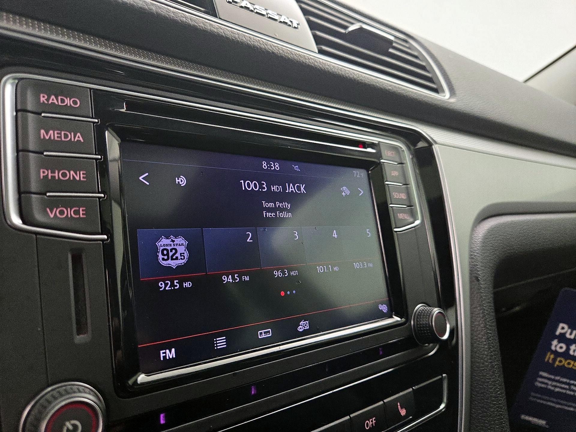 Thumbnail: 2019 Volkswagen Passat - 15