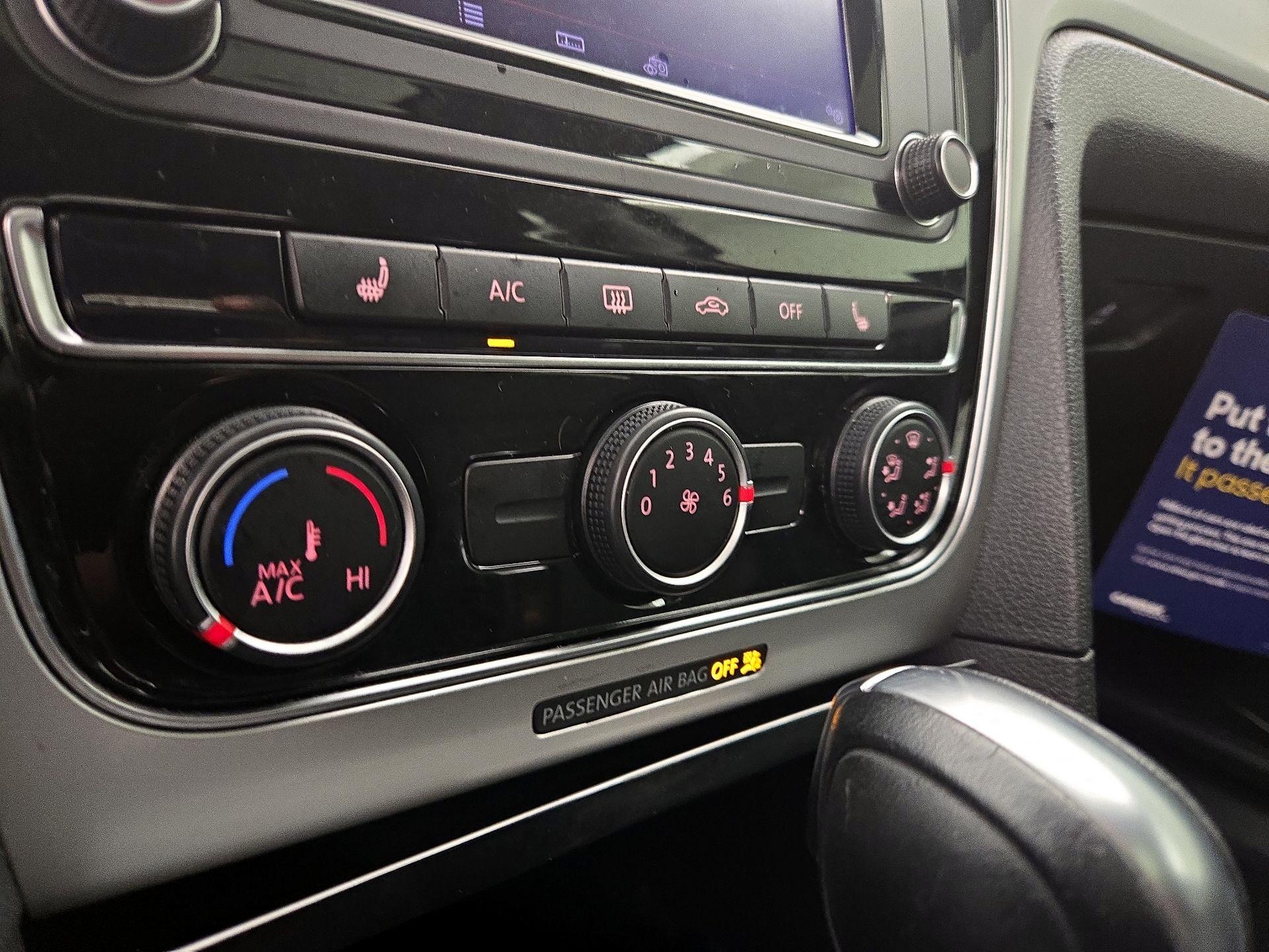 Thumbnail: 2019 Volkswagen Passat - 16